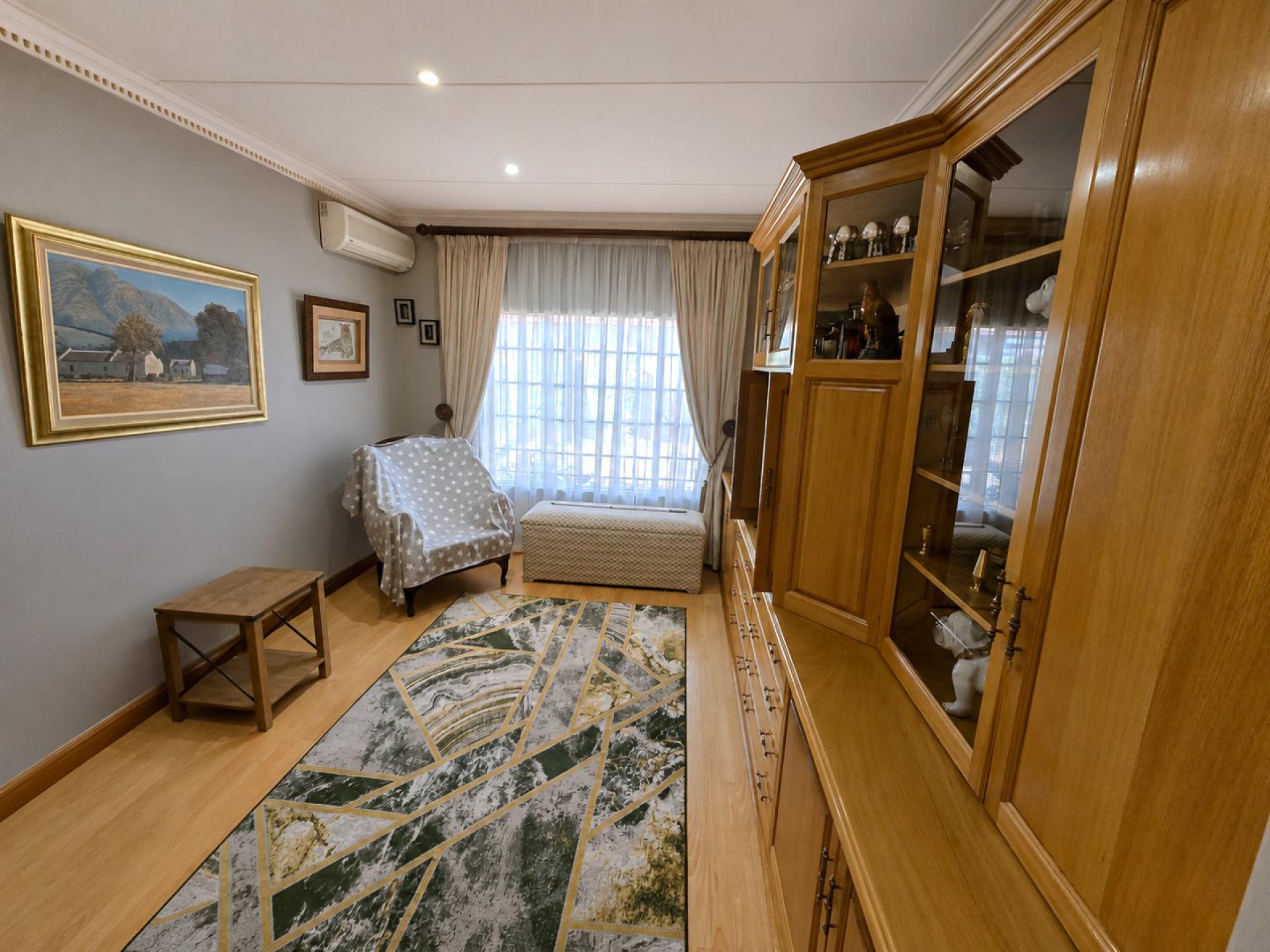  of property in Magalieskruin