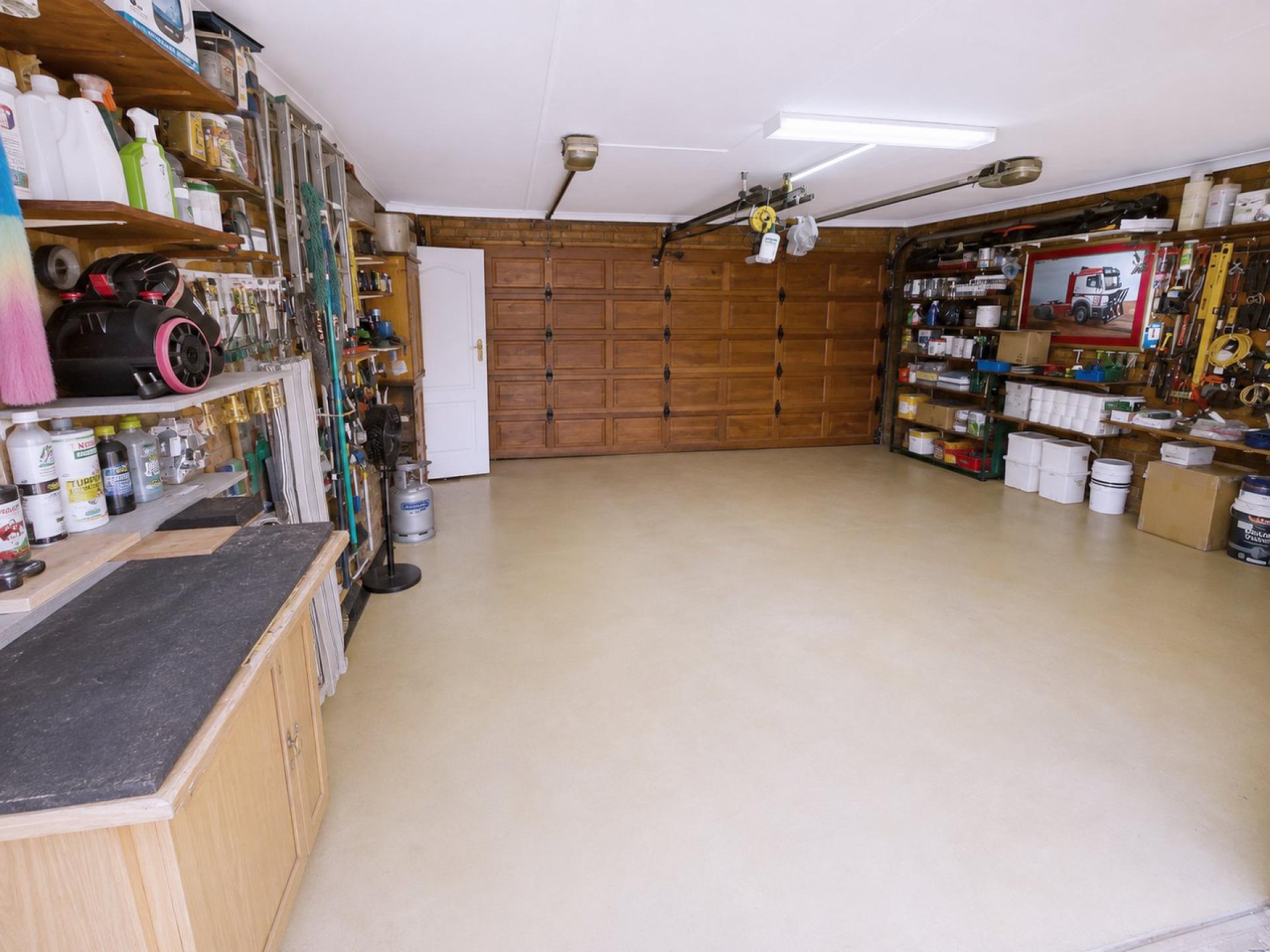  of property in Magalieskruin