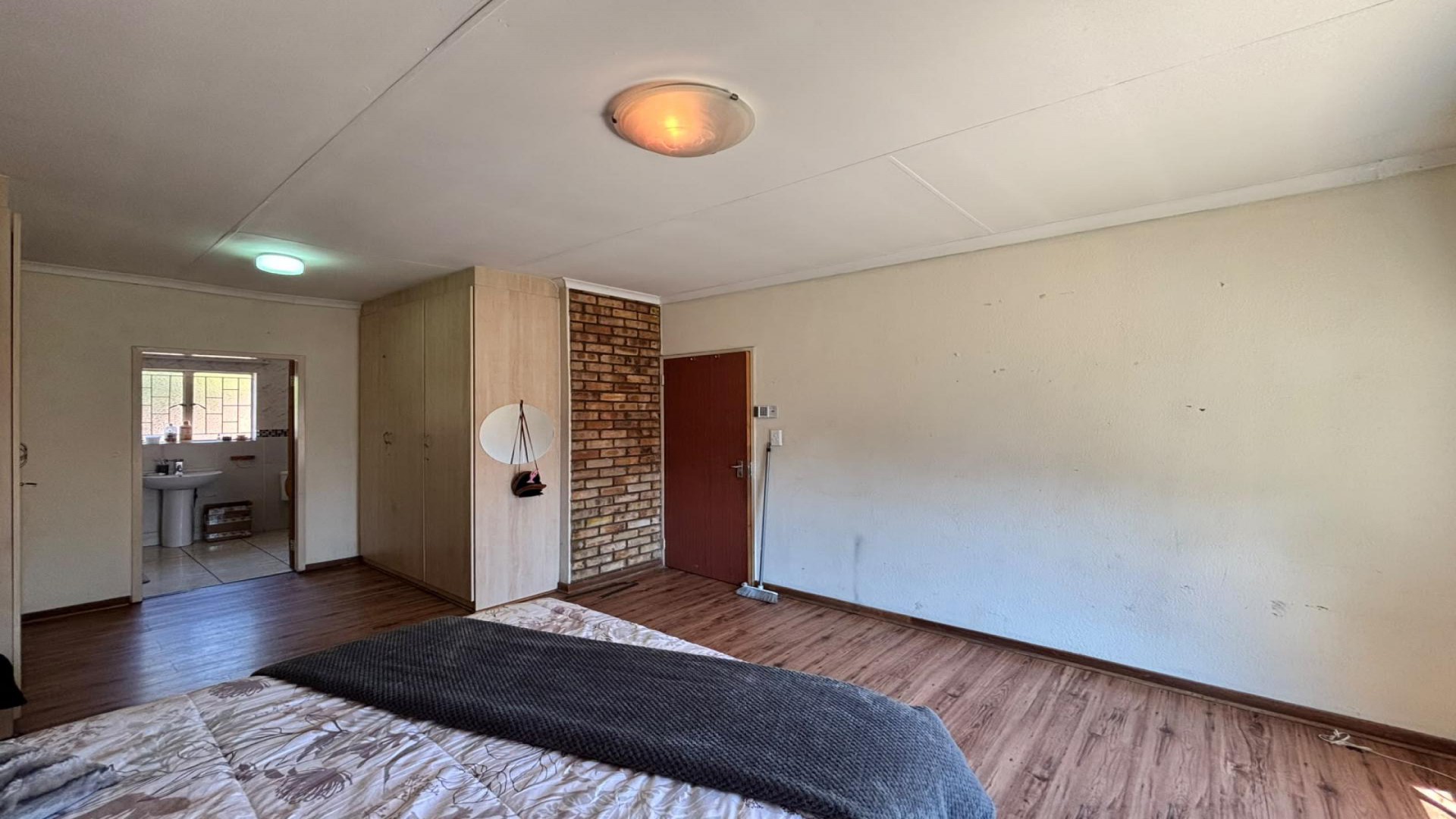 Main Bedroom of property in Parys