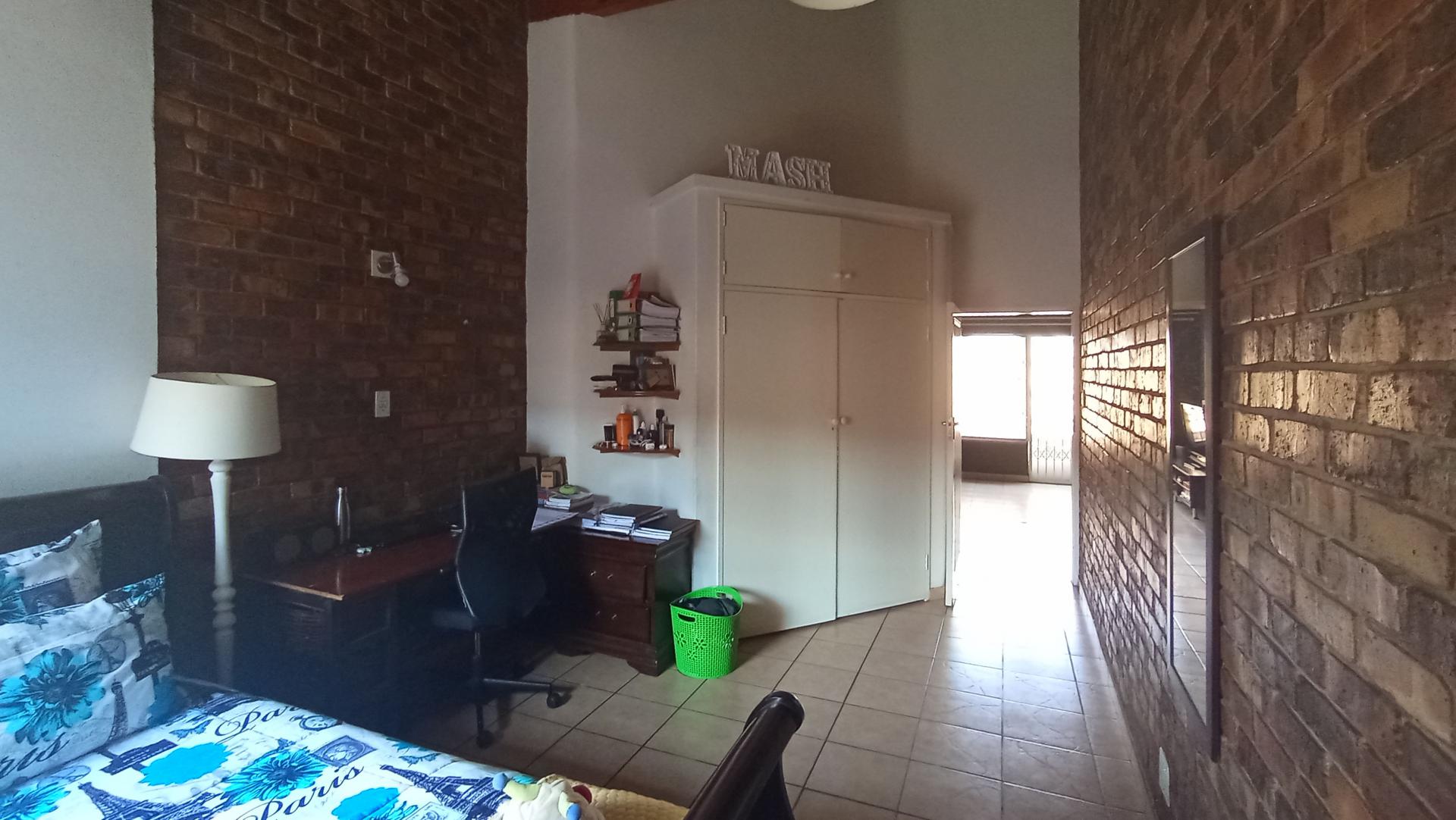 Bed Room 2 - 23 square meters of property in East Lynne