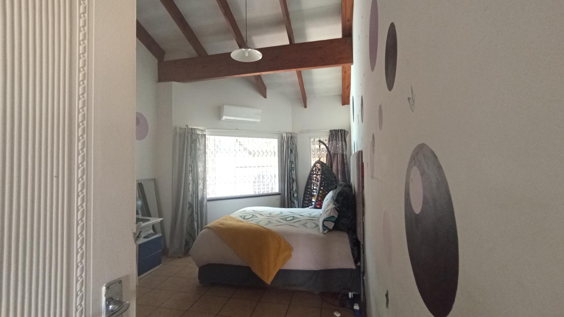 Bed Room 1 - 17 square meters of property in East Lynne