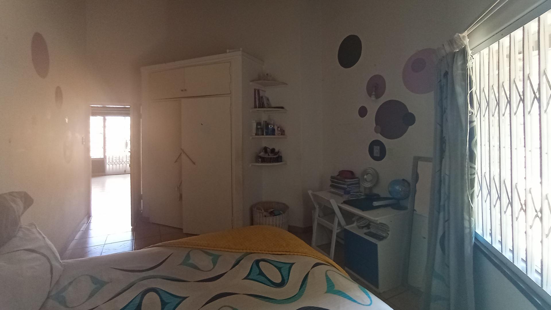 Bed Room 1 - 17 square meters of property in East Lynne