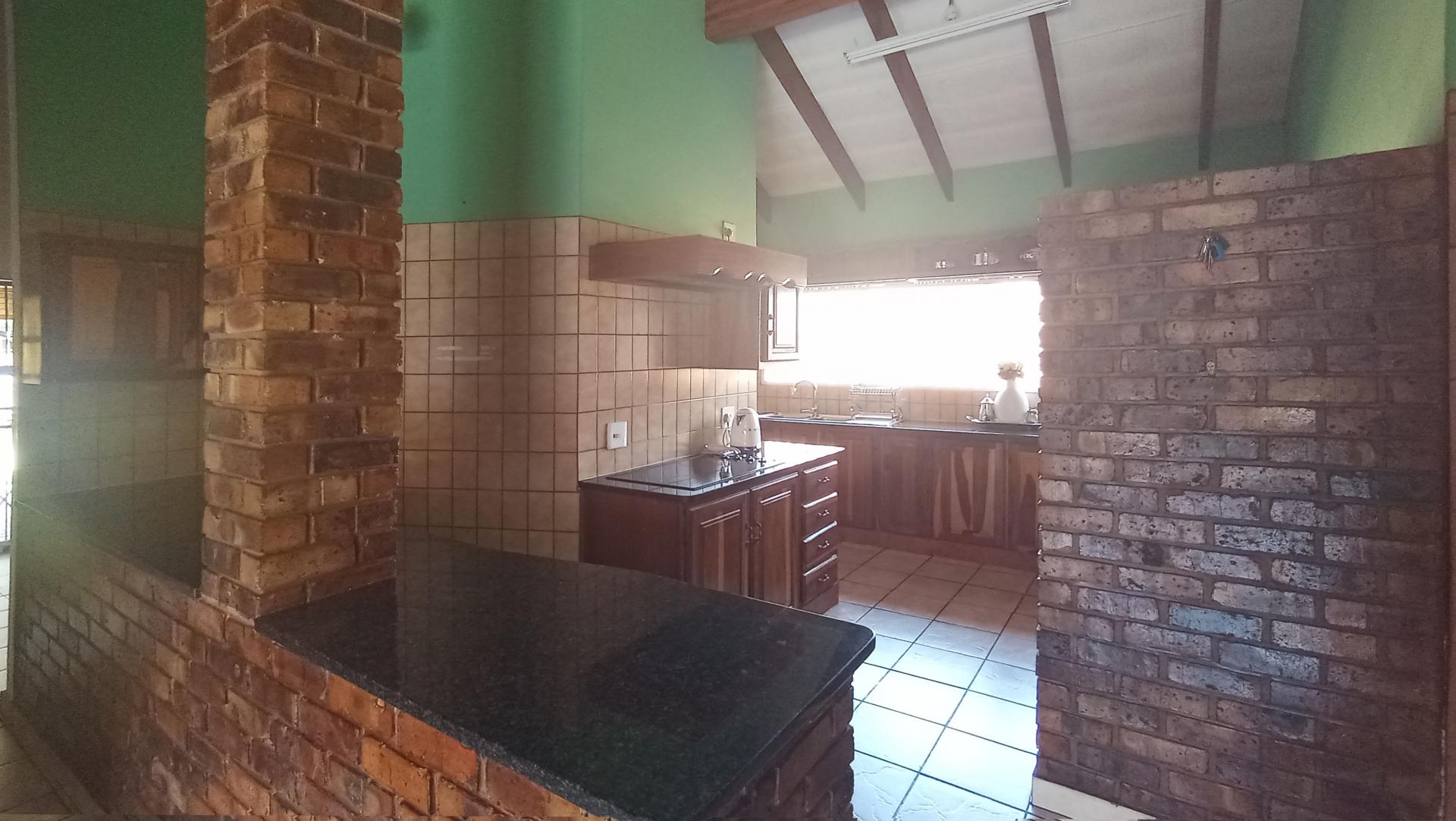 Kitchen - 13 square meters of property in East Lynne