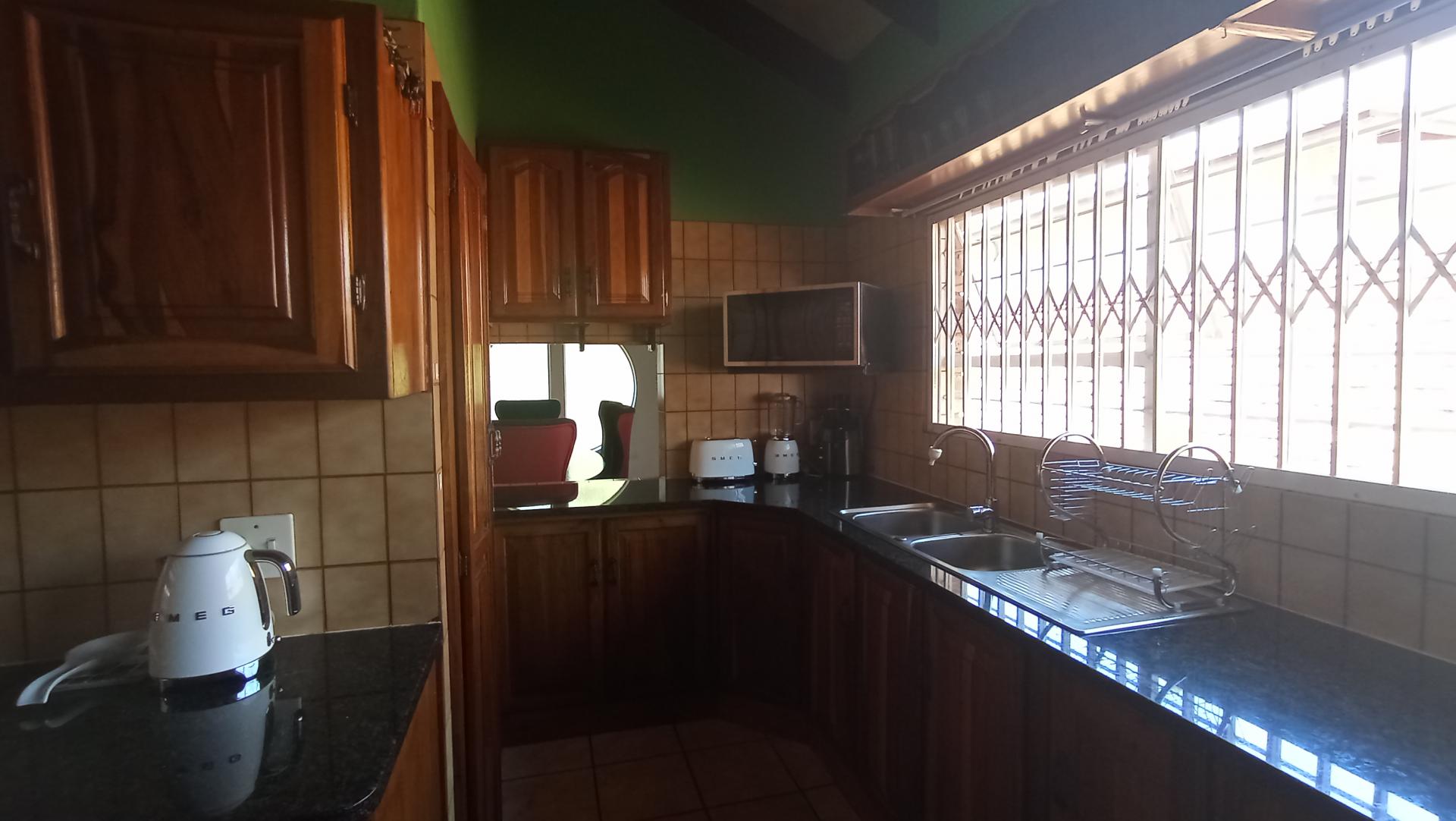 Kitchen - 13 square meters of property in East Lynne