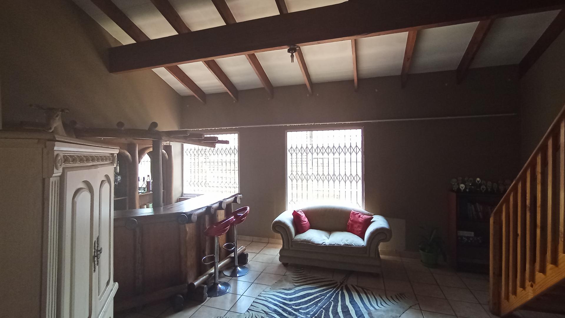 Entertainment - 31 square meters of property in East Lynne