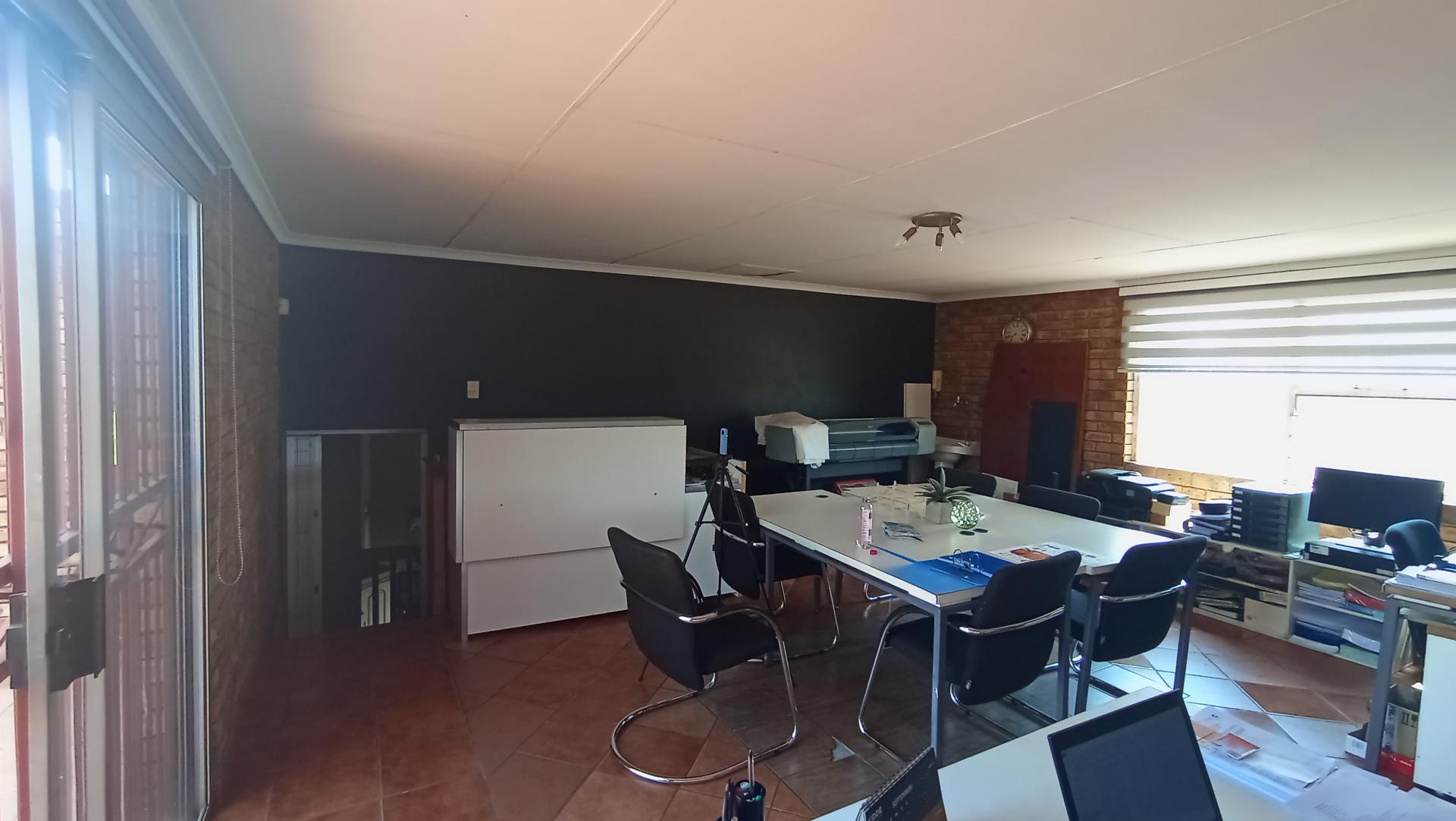 Study - 39 square meters of property in East Lynne