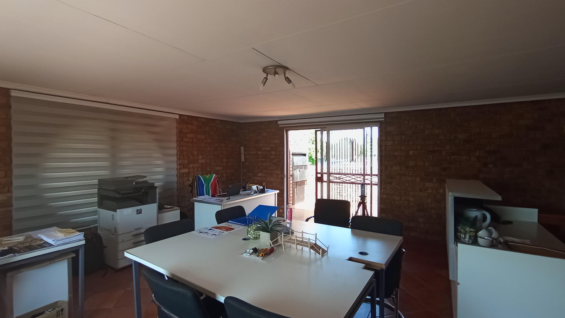 Study - 39 square meters of property in East Lynne