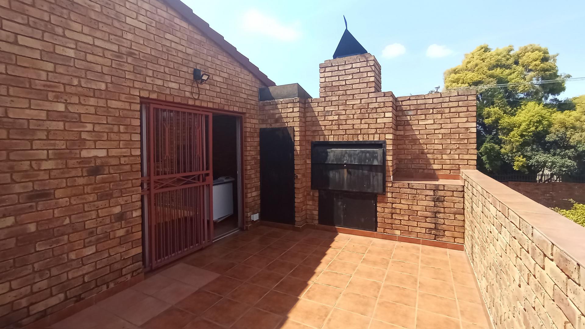 Braai Area - 22 square meters of property in East Lynne