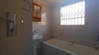 Bathroom 2 - 6 square meters of property in East Lynne
