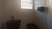 Main Bathroom - 14 square meters of property in East Lynne