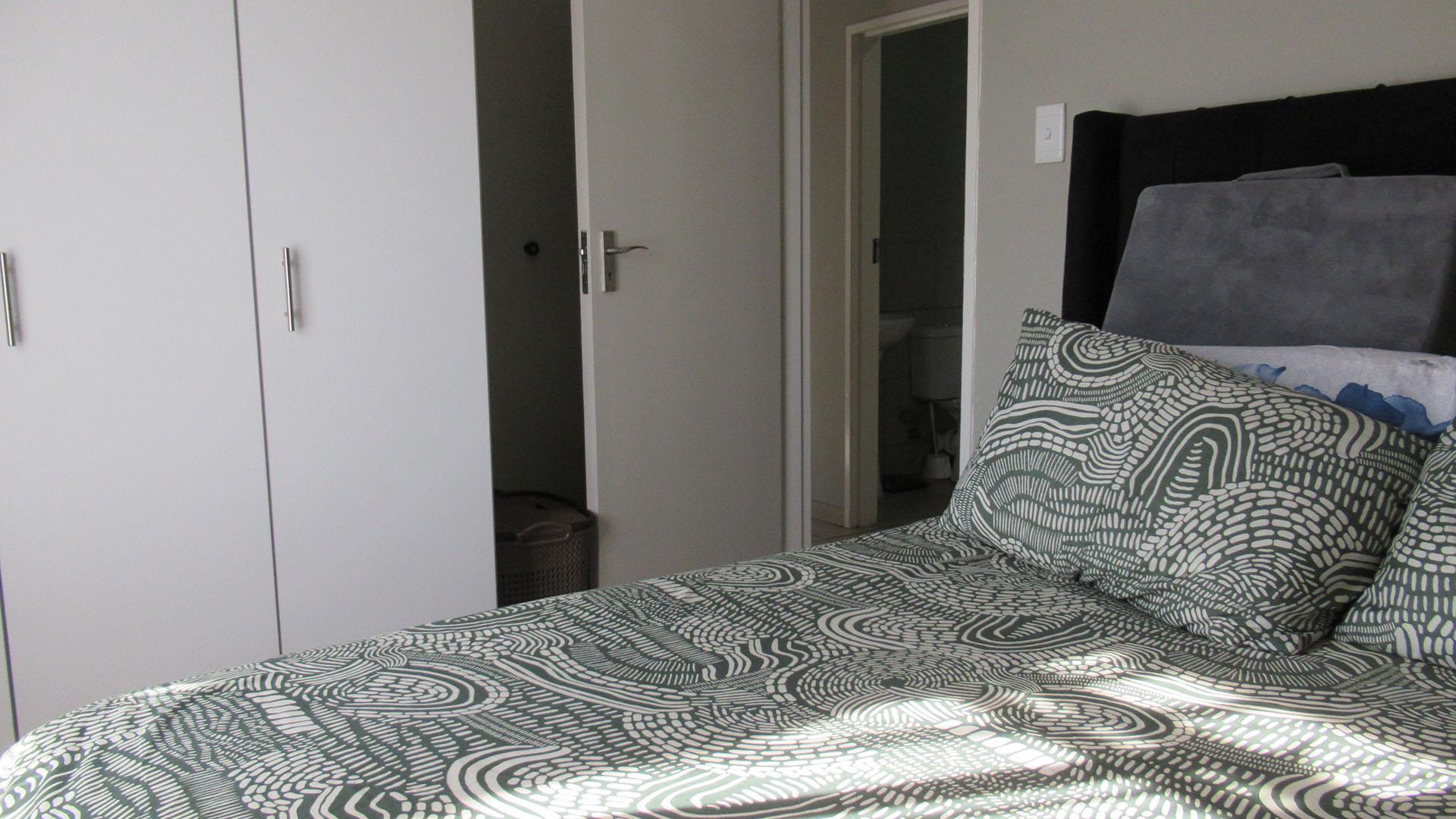 Bed Room 2 - 11 square meters of property in Sky City