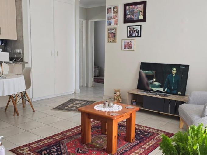 2 Bedroom Simplex for Sale For Sale in Verwoerdpark - MR719985