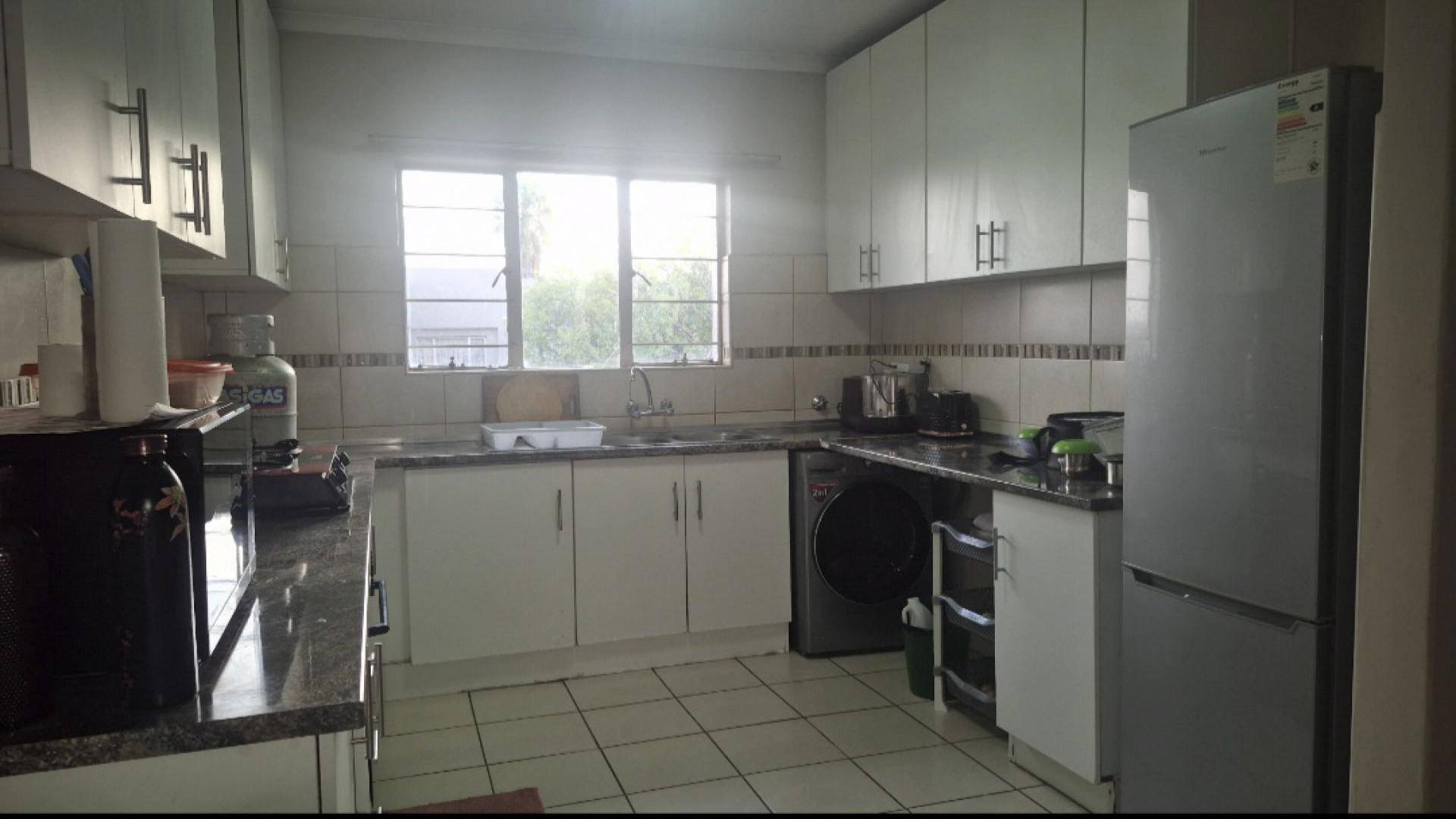 Kitchen of property in Vorna Valley