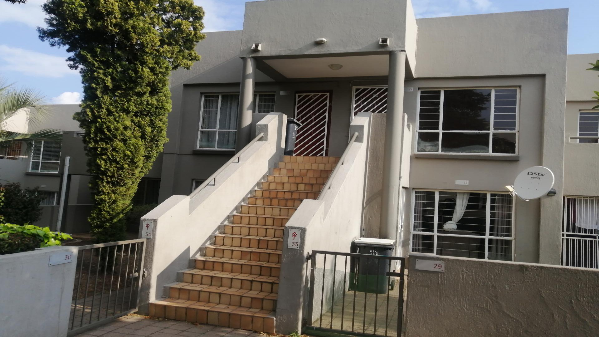 Front View of property in Vorna Valley