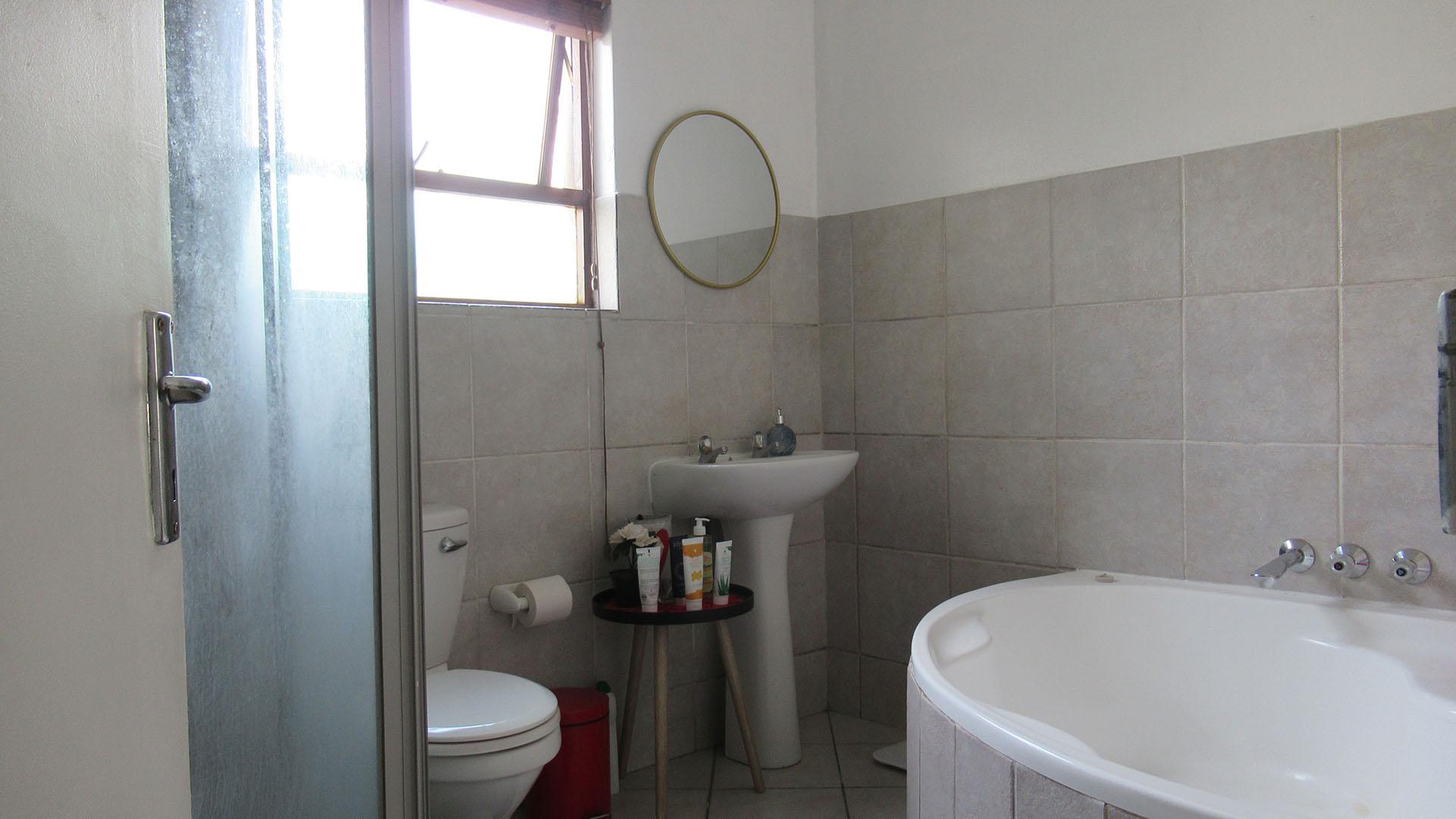 Main Bathroom - 6 square meters of property in Northwold