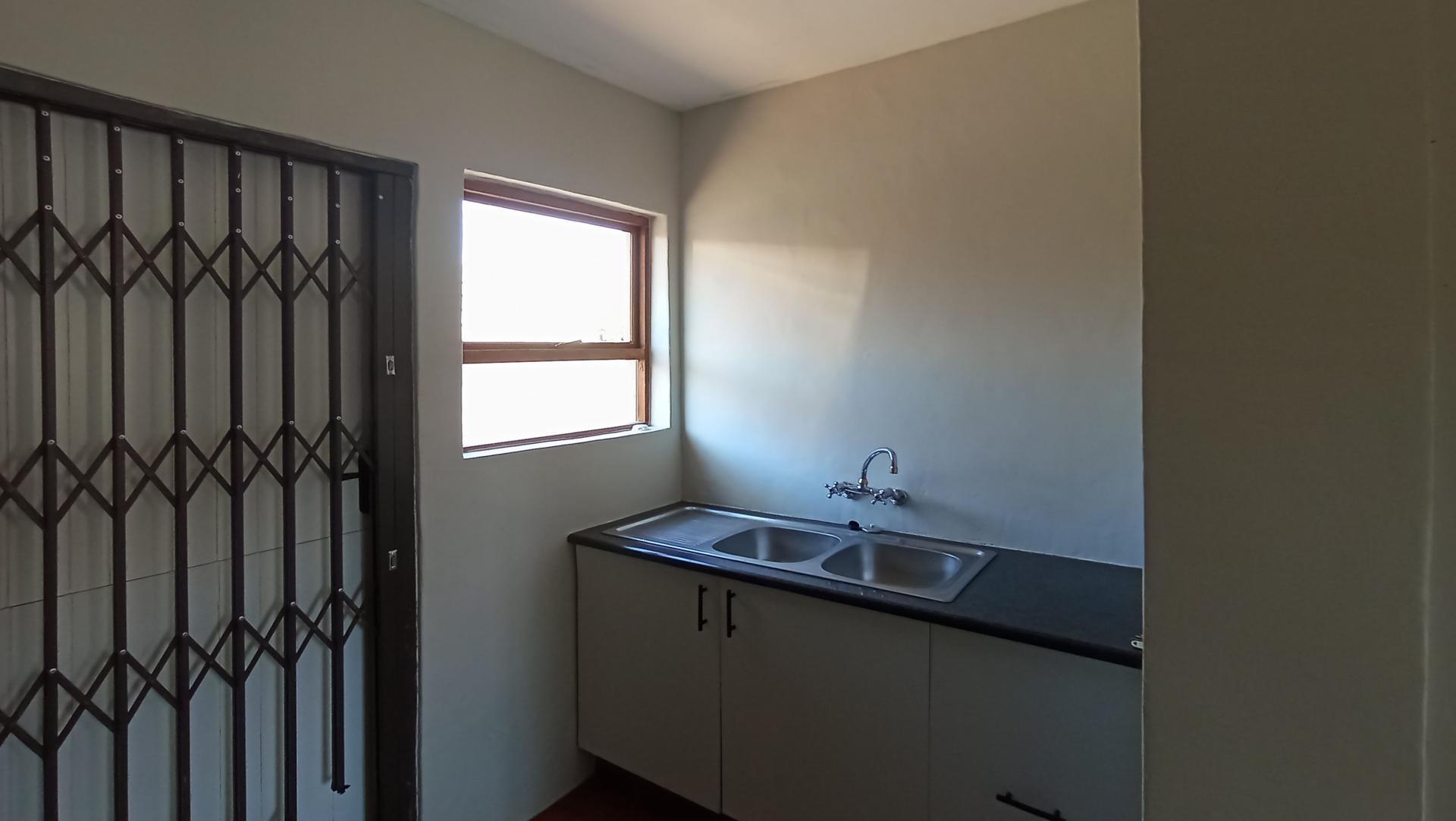 Scullery - 6 square meters of property in Moreletapark