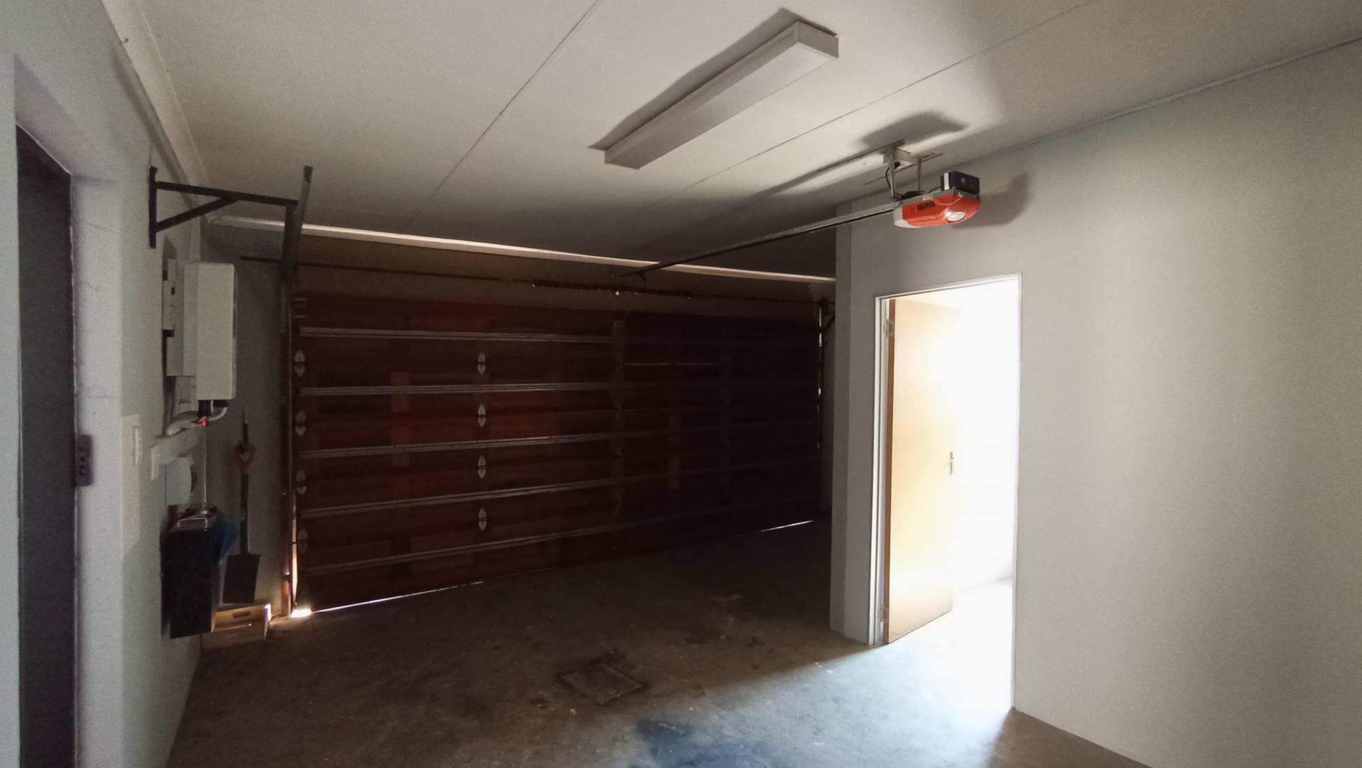 Garage - 29 square meters of property in Moreletapark