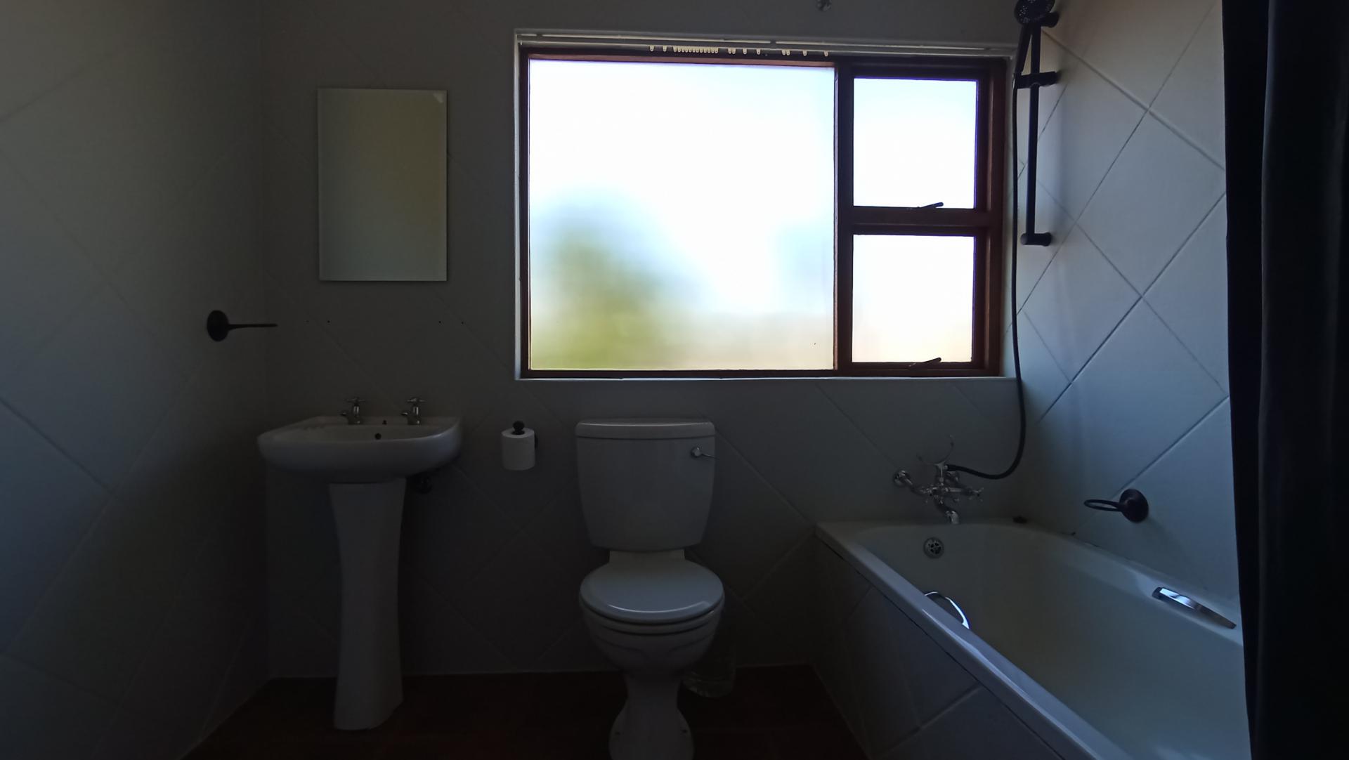 Bathroom 1 - 6 square meters of property in Moreletapark