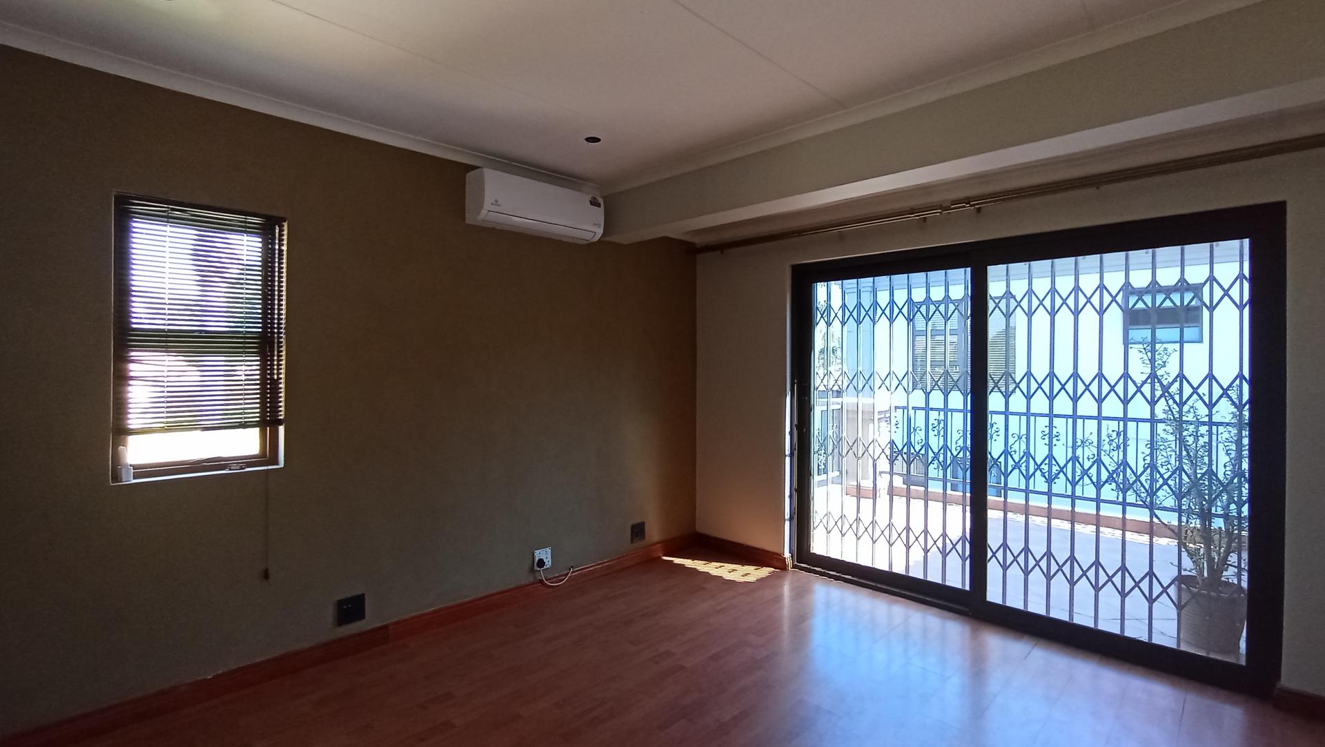 Main Bedroom - 22 square meters of property in Moreletapark