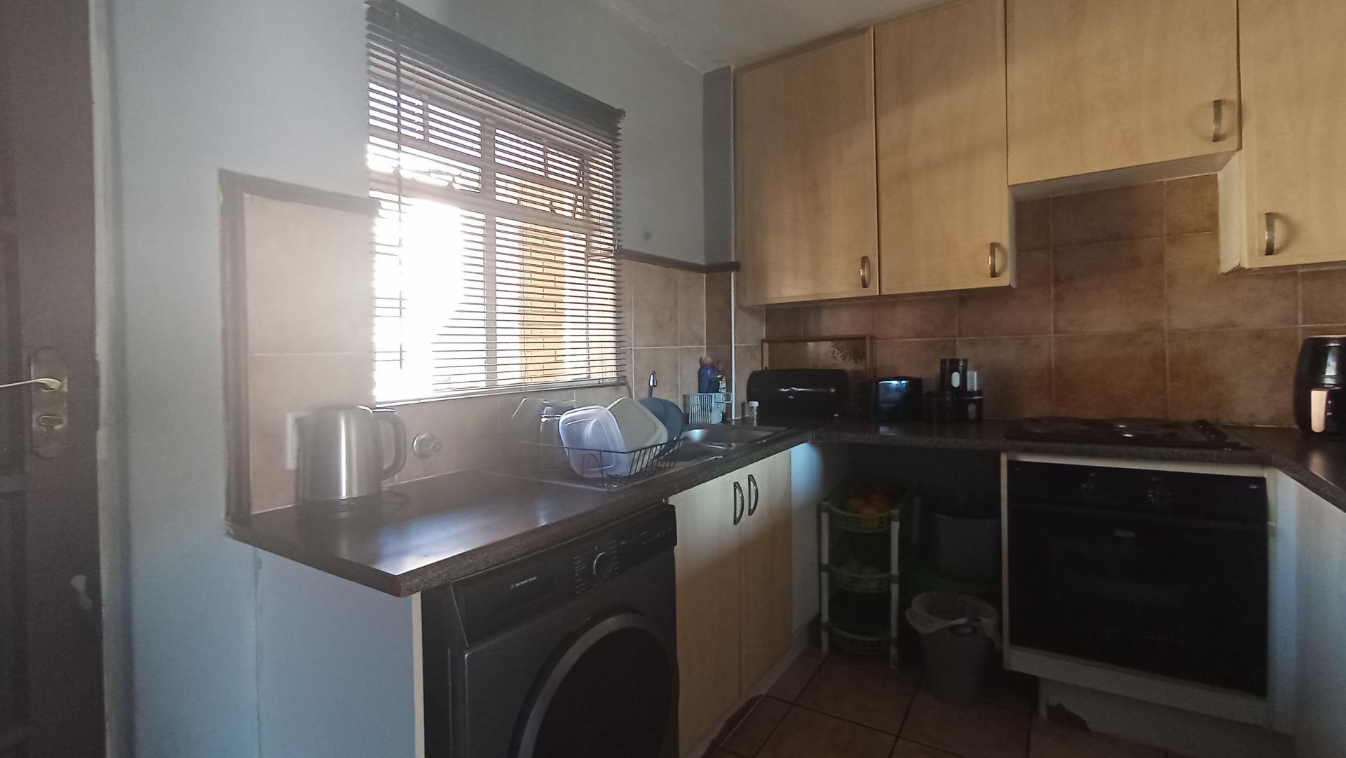 Kitchen - 12 square meters of property in Kosmosdal