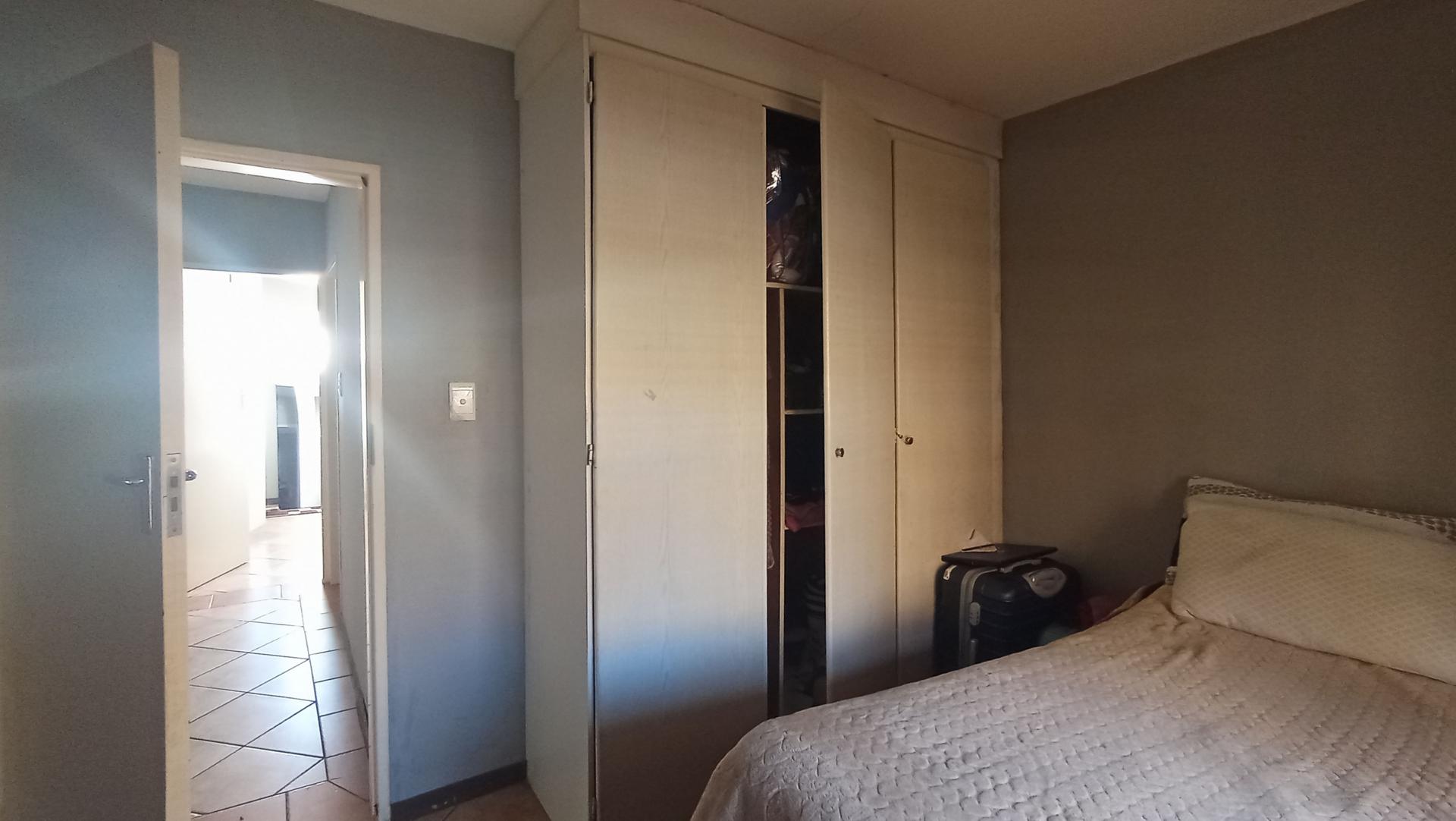 Bed Room 2 - 11 square meters of property in Kosmosdal