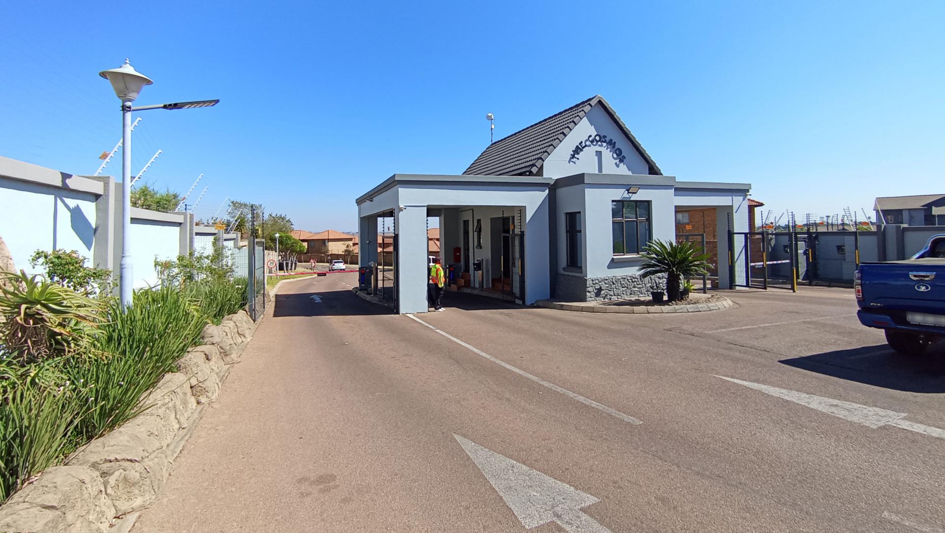Front View of property in Kosmosdal