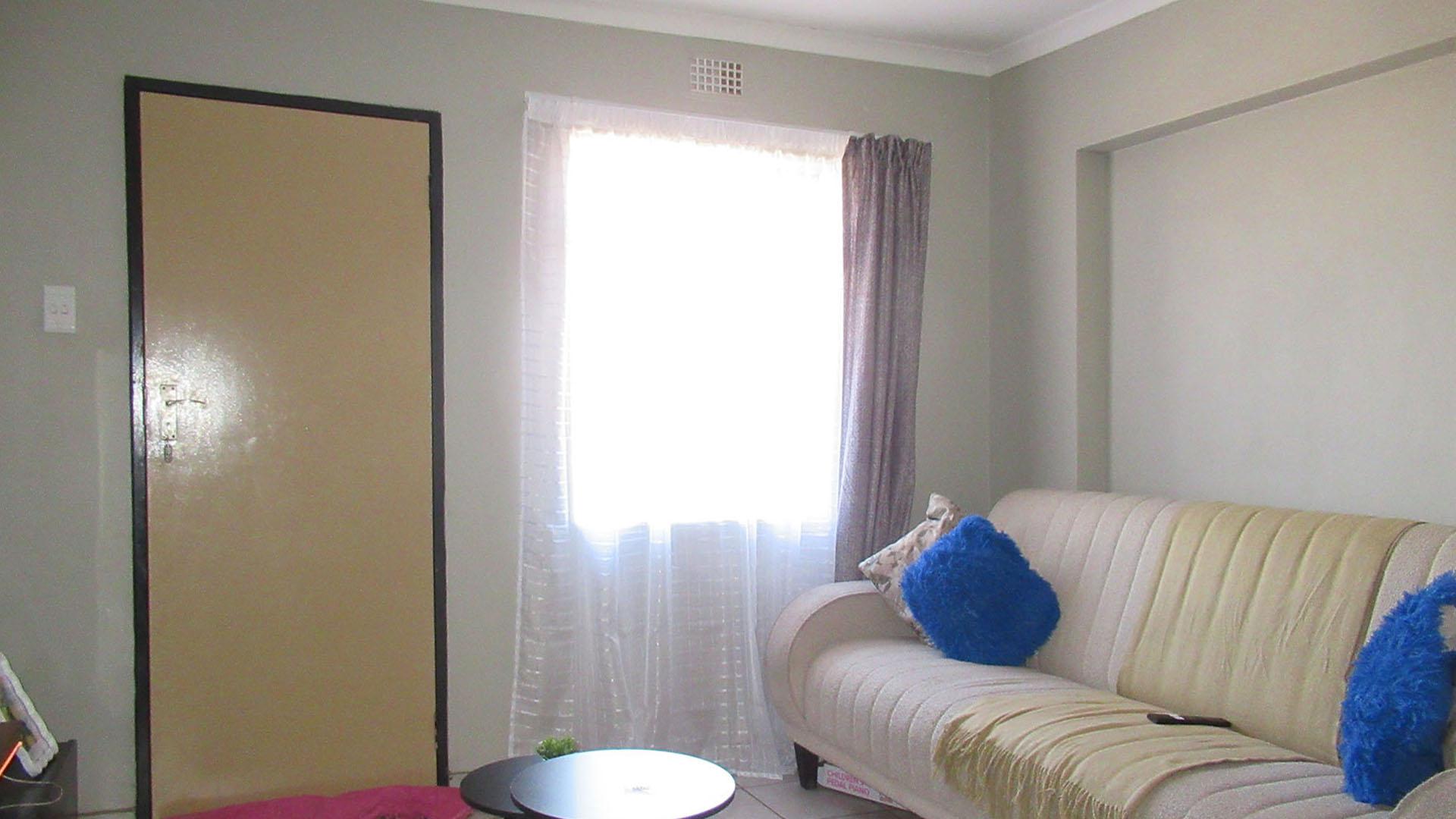 Lounges - 14 square meters of property in Watervalspruit (Vaal)