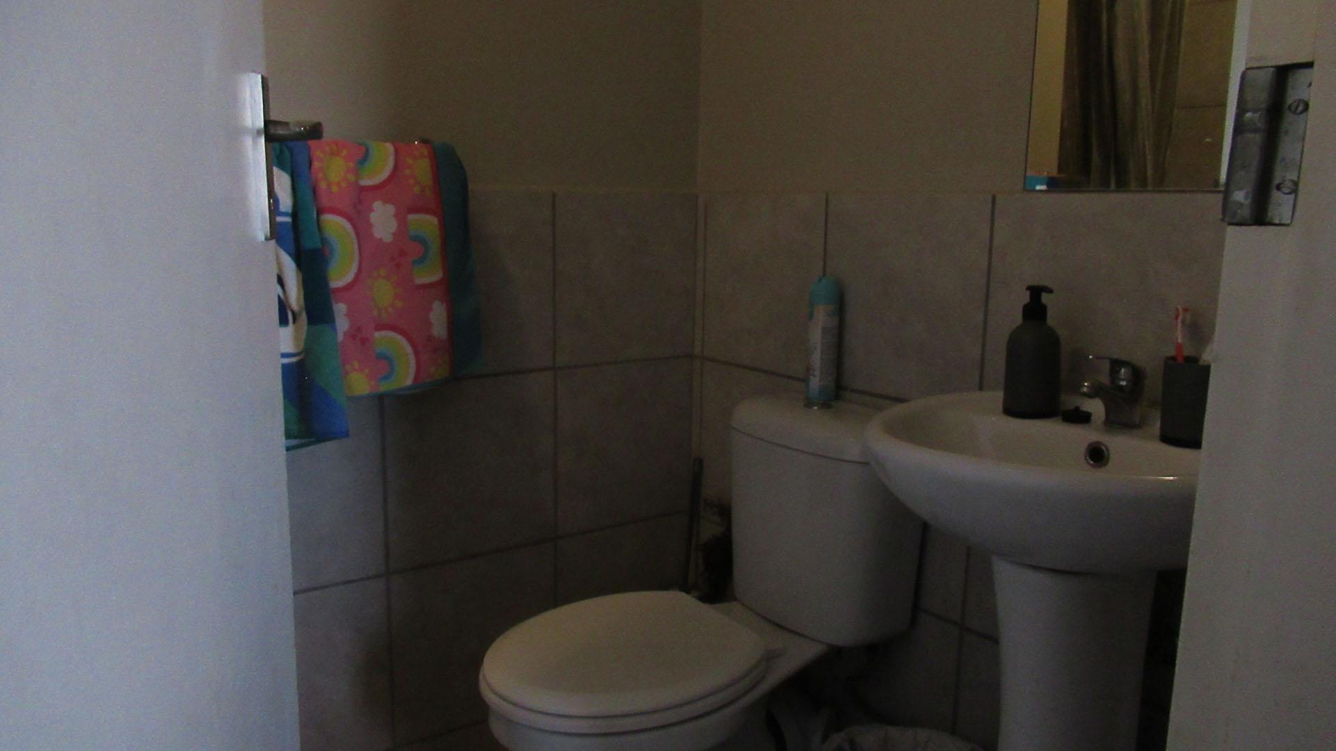 Bathroom 1 - 4 square meters of property in Watervalspruit (Vaal)