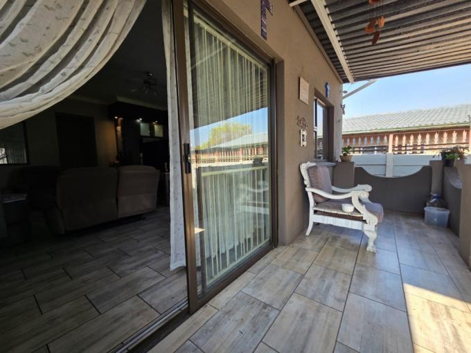 4 Bedroom House for Sale For Sale in Verwoerdpark - MR720111