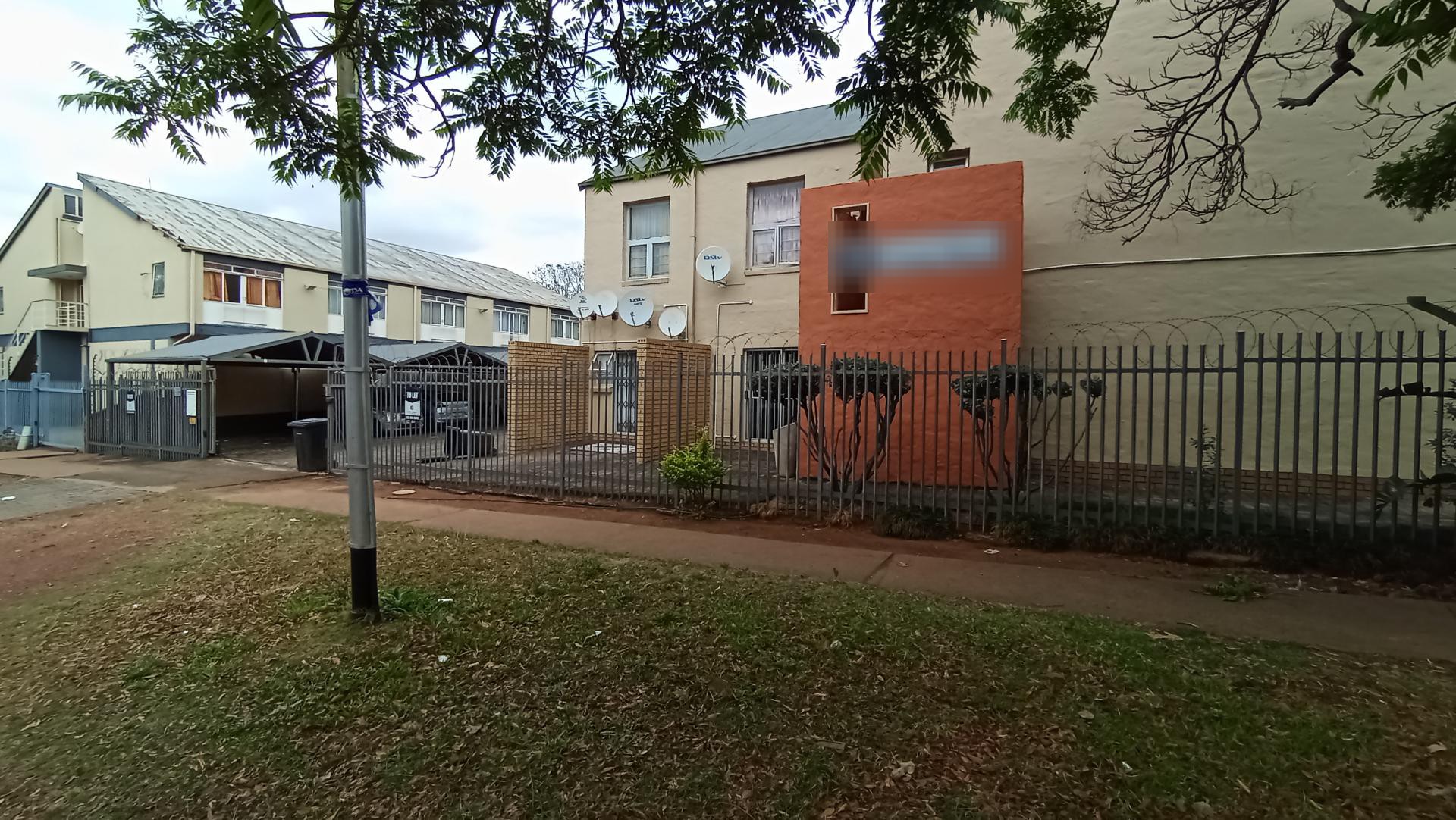 Front View of property in Riviera