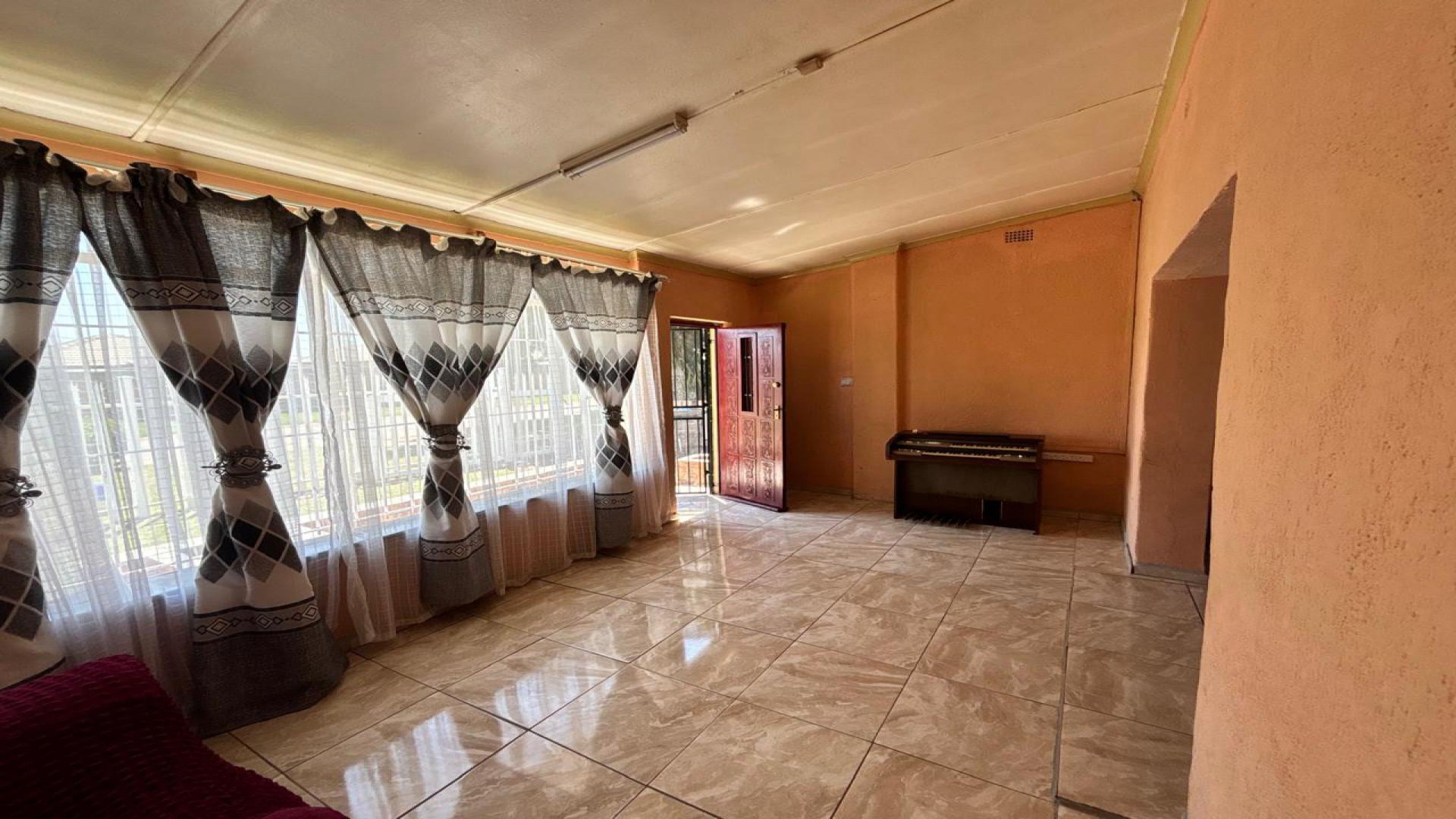 Foyer - 15 square meters of property in Daggafontein