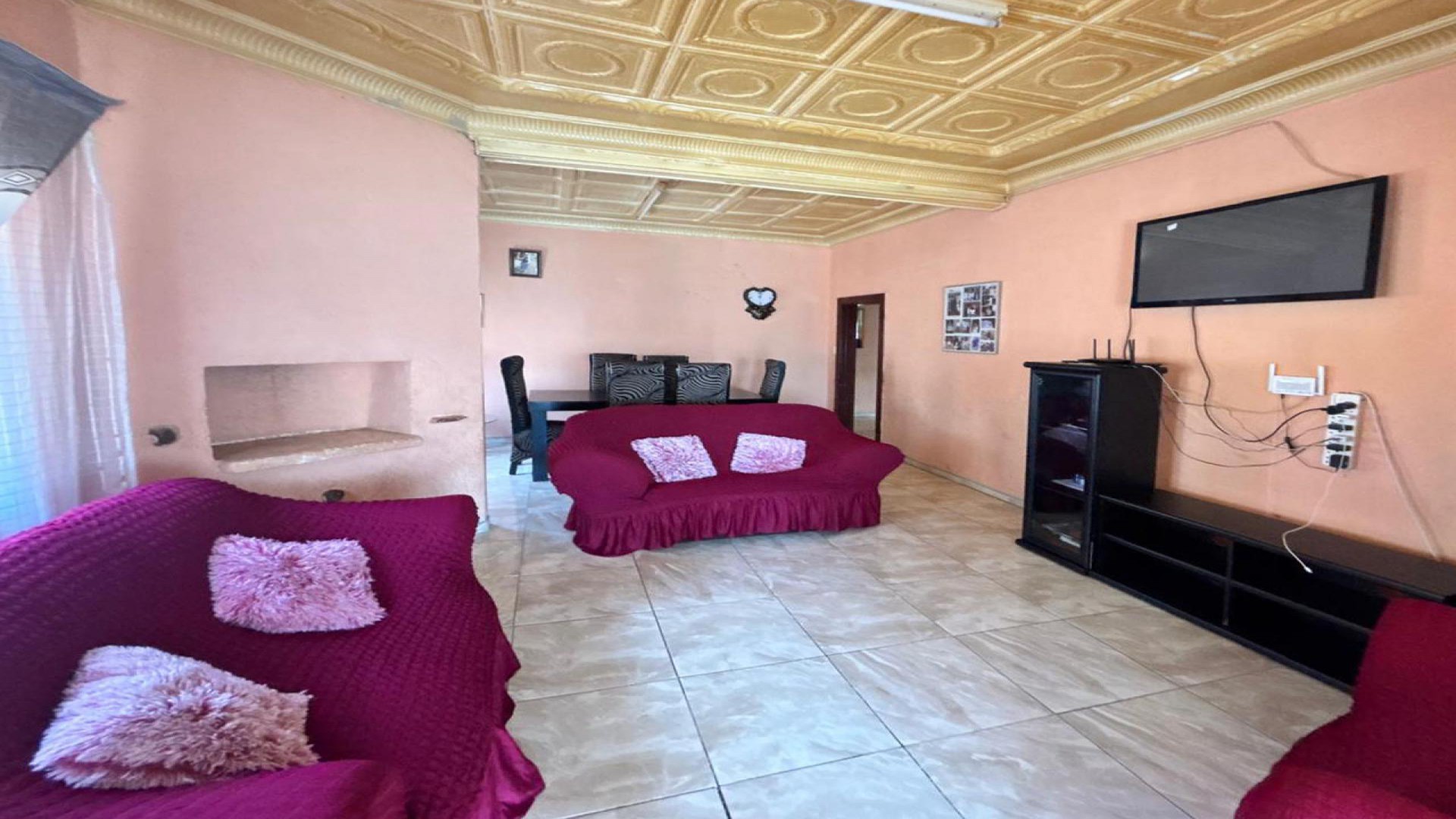 Lounges - 13 square meters of property in Daggafontein