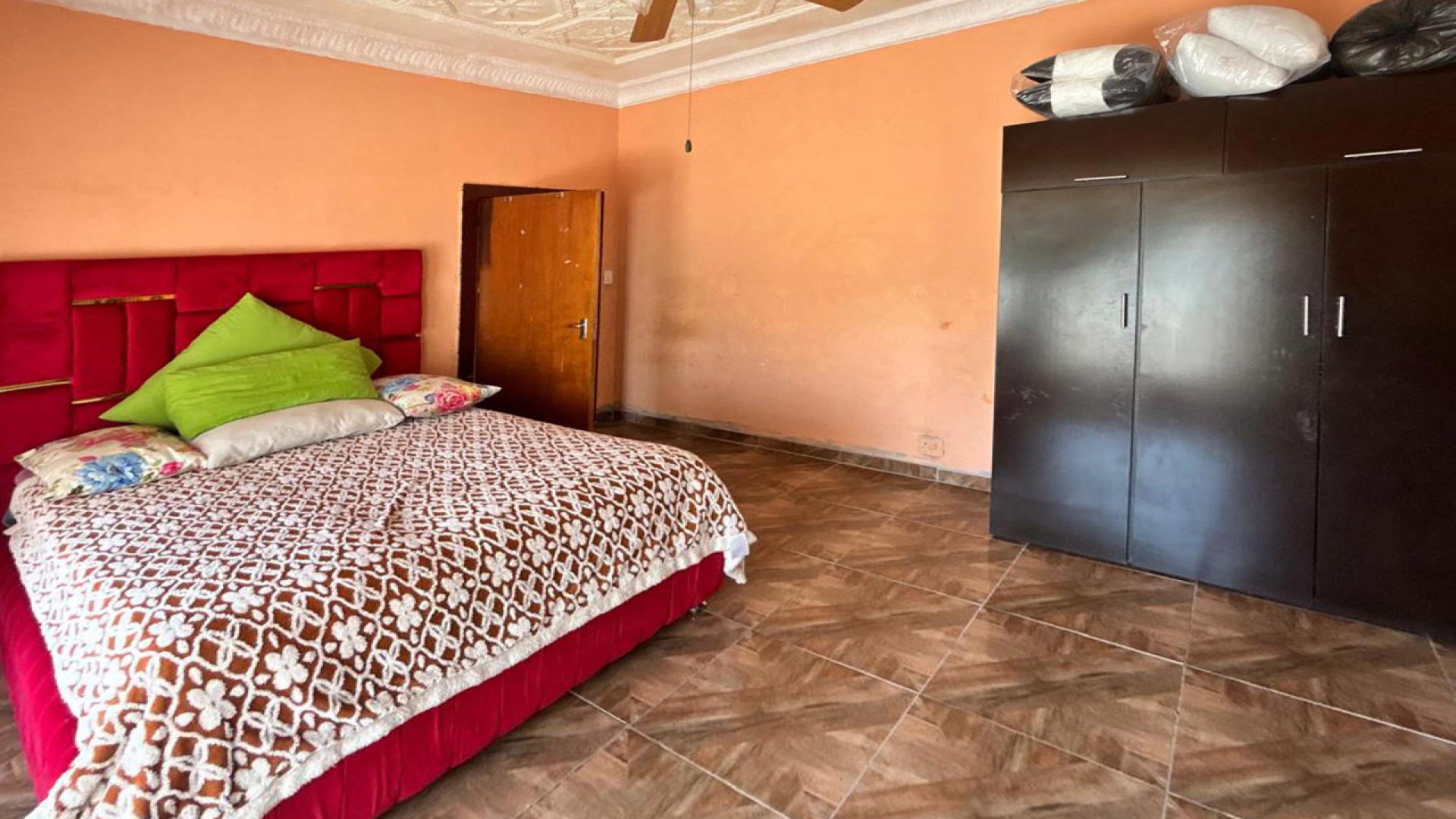 Main Bedroom - 17 square meters of property in Daggafontein
