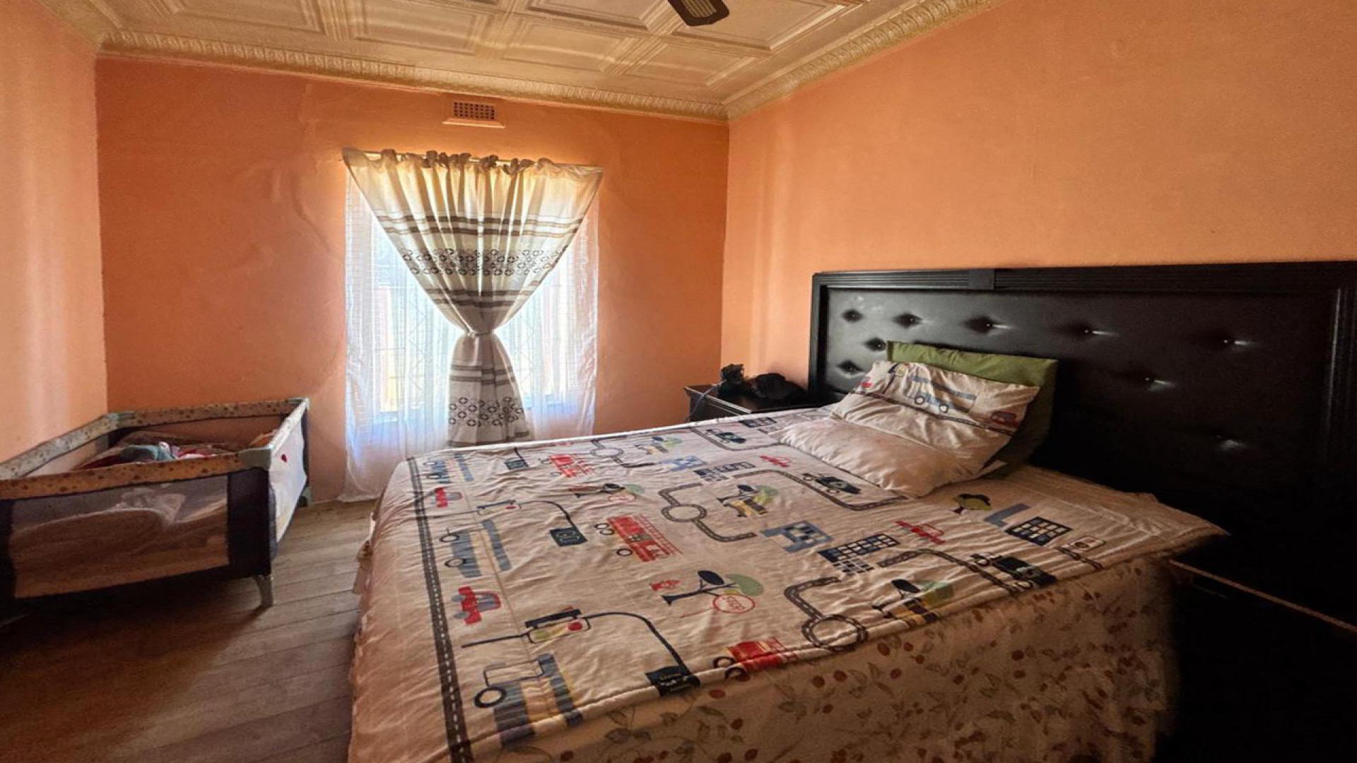 Bed Room 1 - 14 square meters of property in Daggafontein