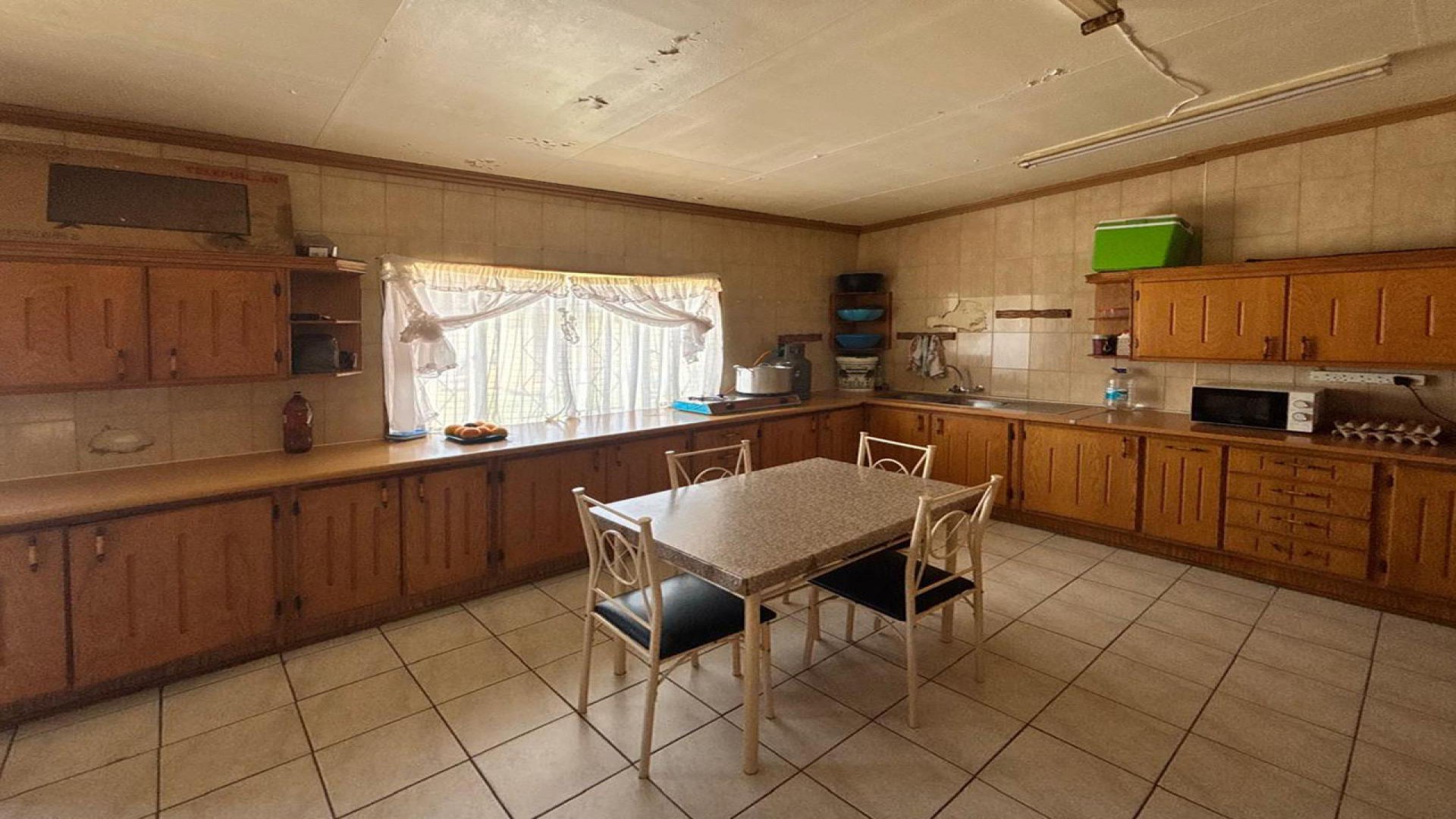 Kitchen - 26 square meters of property in Daggafontein