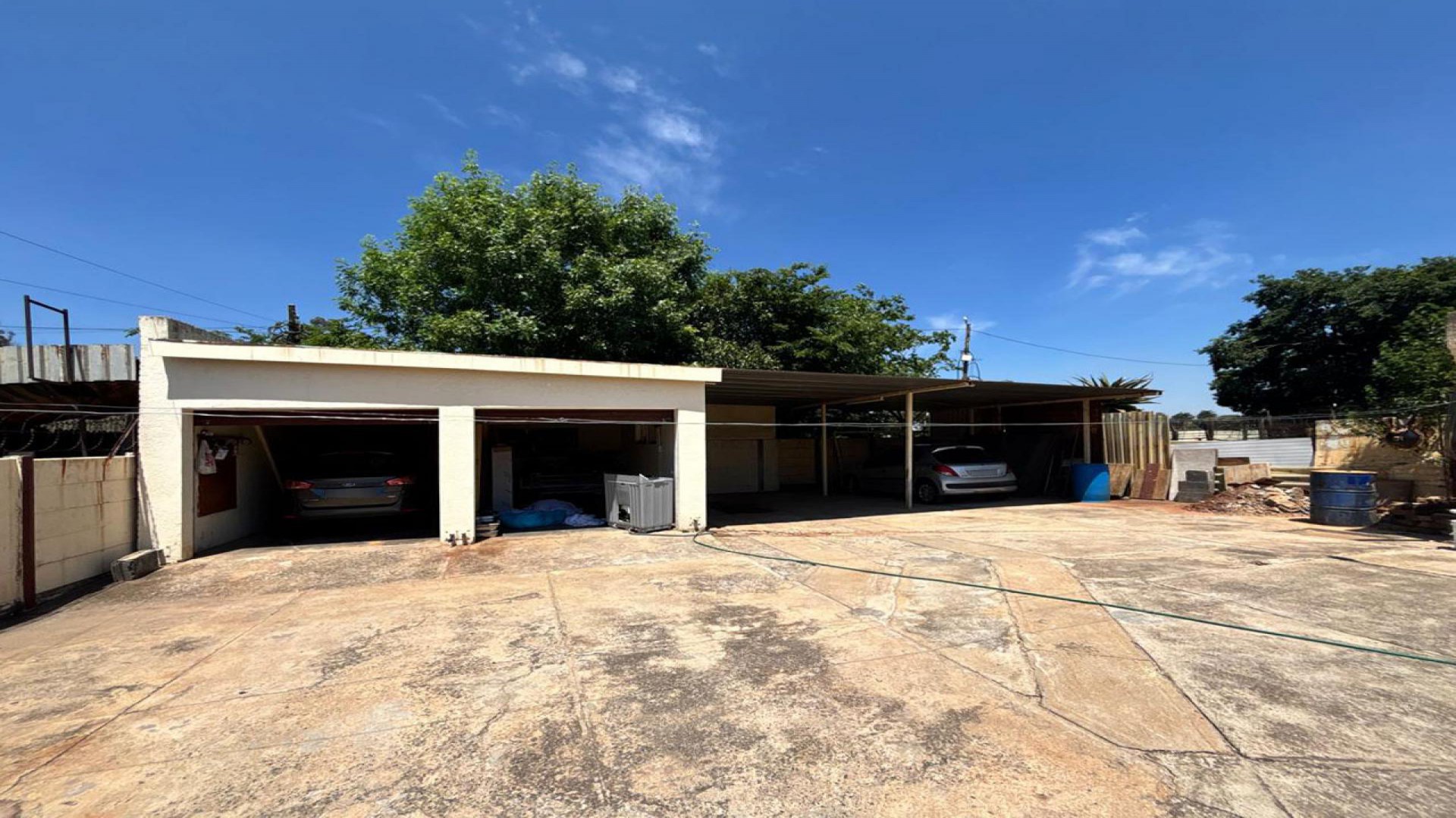 Garage - 34 square meters of property in Daggafontein