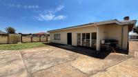 Spaces - 14 square meters of property in Daggafontein