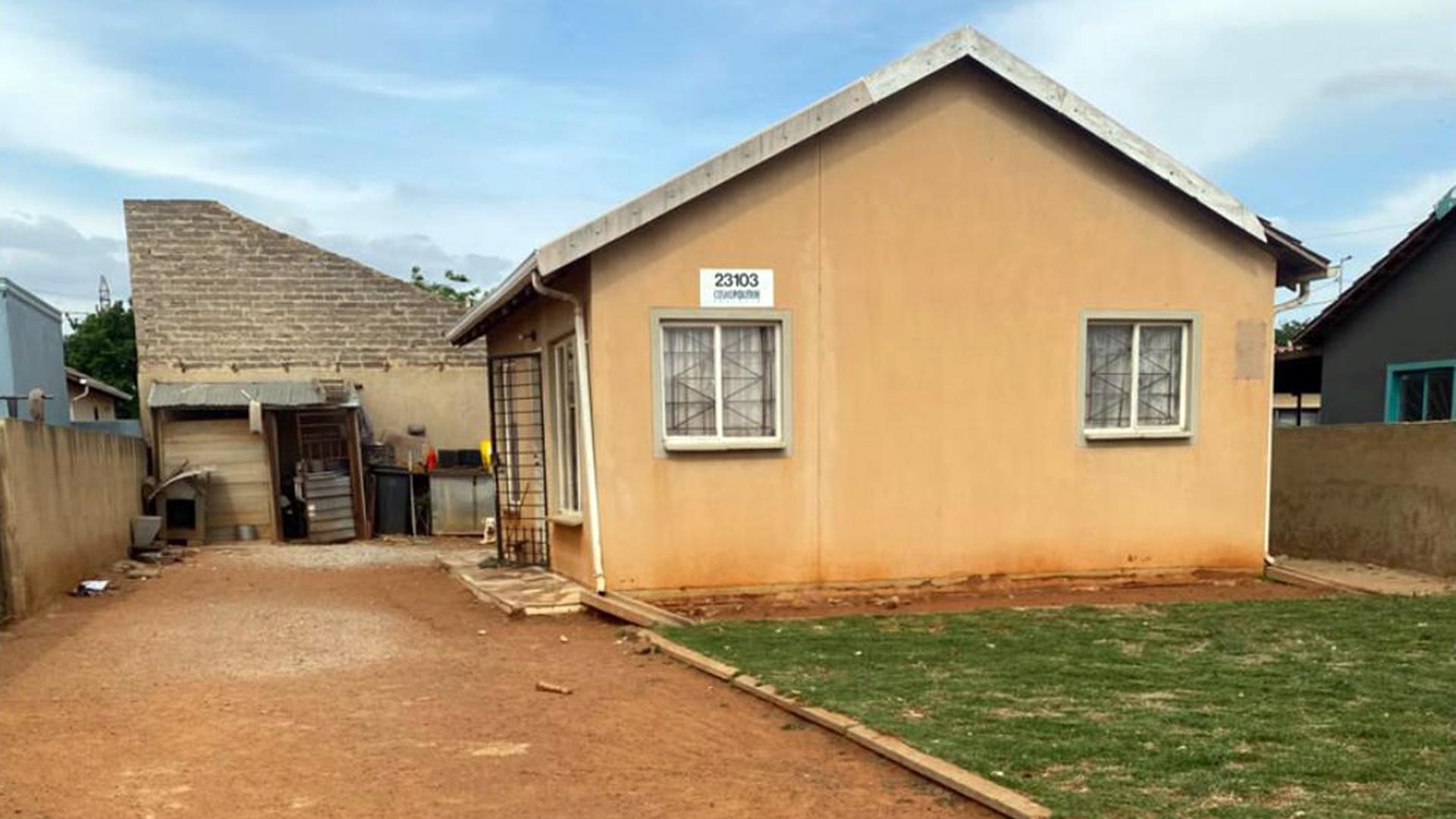 Front View of property in Protea Glen