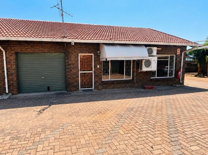 2 Bedroom Simplex for Sale For Sale in Rustenburg - MR720223