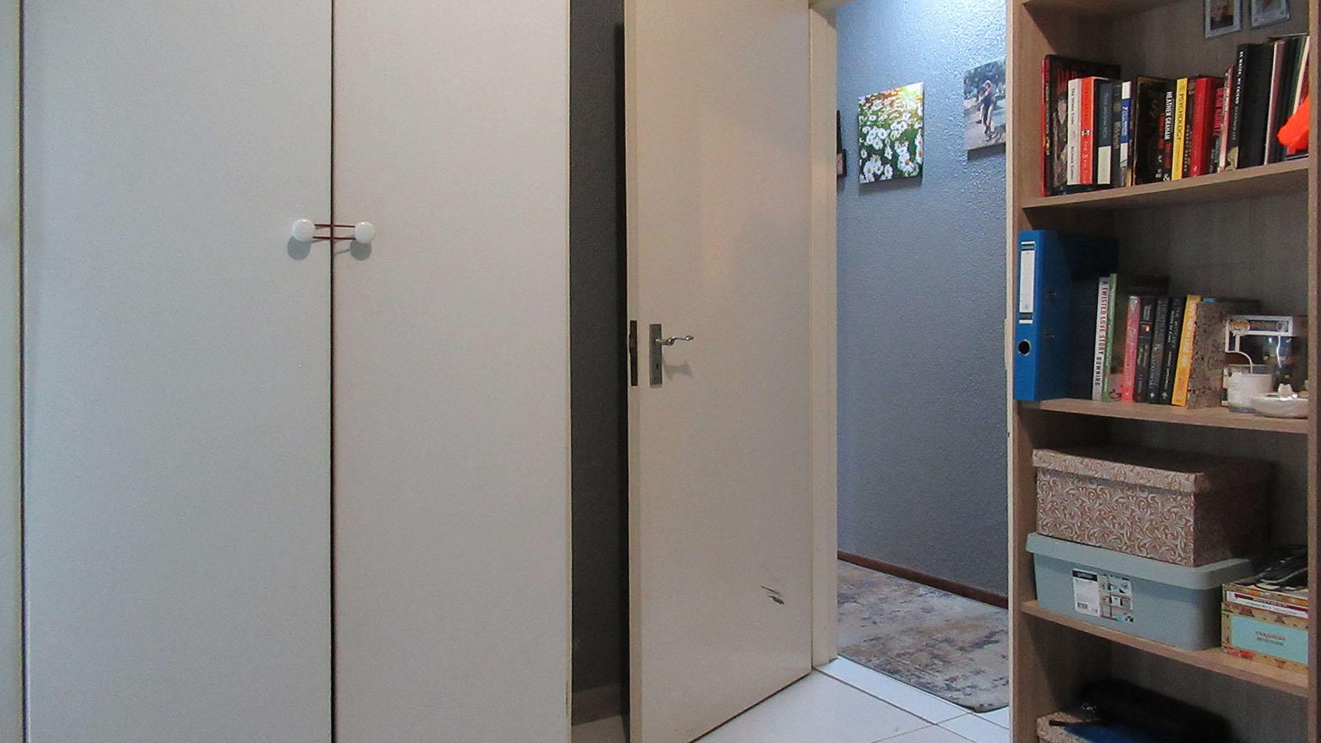 Study - 8 square meters of property in Willowbrook