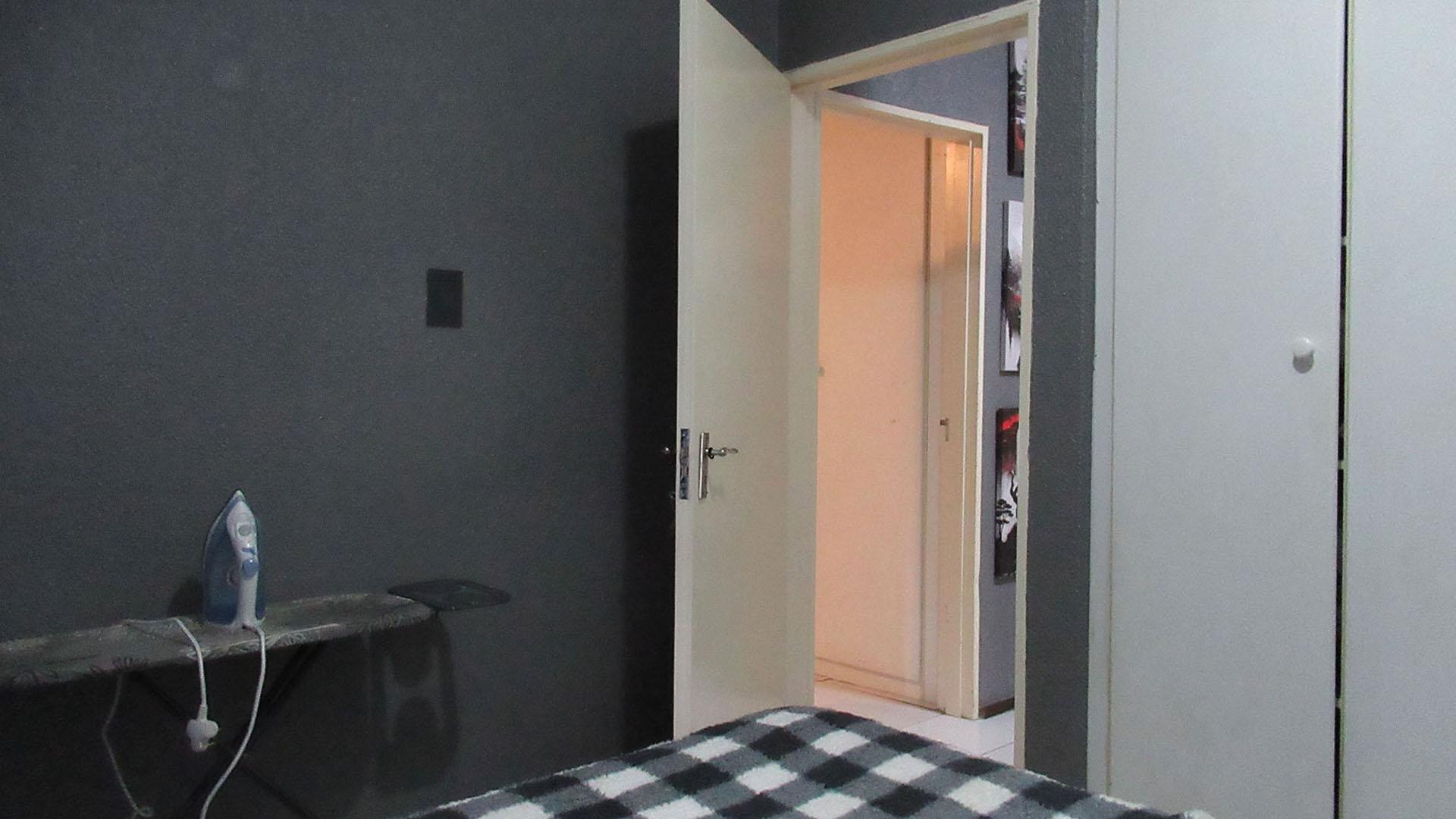Bed Room 1 - 11 square meters of property in Willowbrook