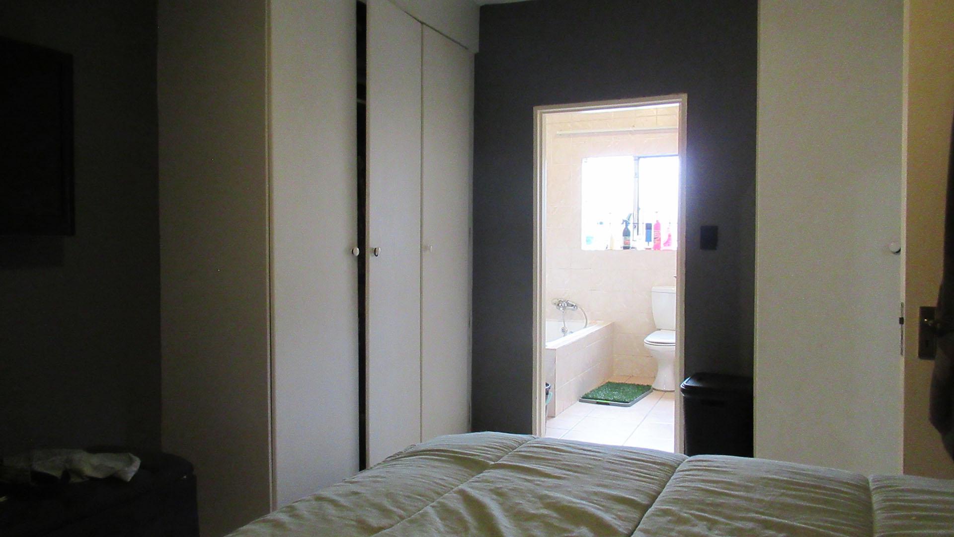 Main Bedroom - 17 square meters of property in Willowbrook
