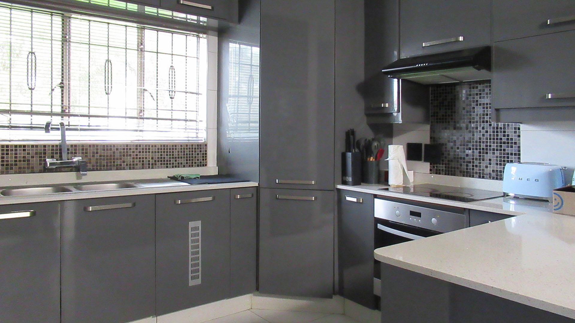 Kitchen - 10 square meters of property in Willowbrook