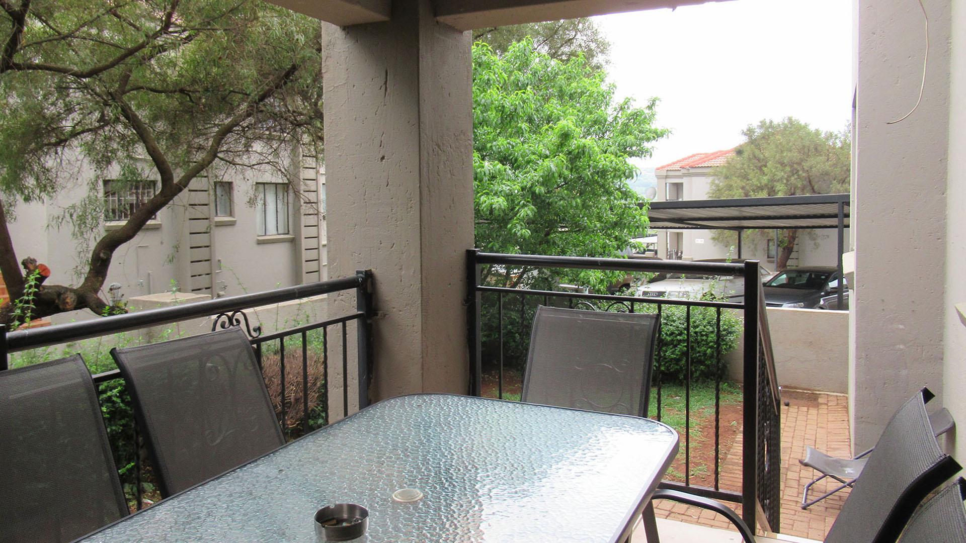 Patio - 9 square meters of property in Willowbrook