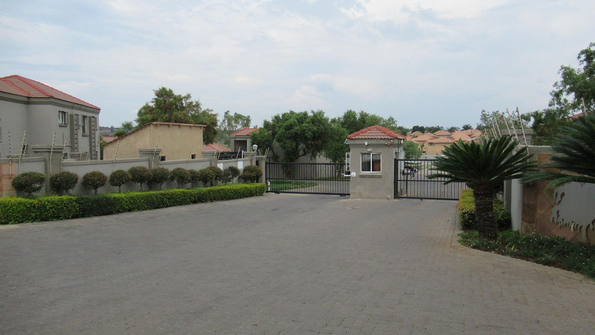 Front View of property in Willowbrook