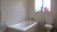 Main Bathroom - 4 square meters of property in Willowbrook