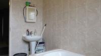 Main Bathroom - 4 square meters of property in Willowbrook