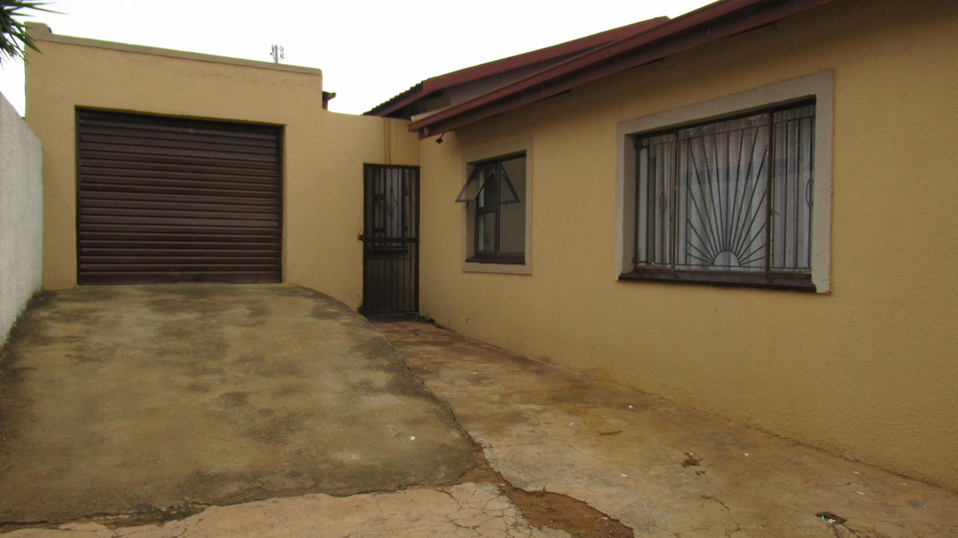 Spaces - 6 square meters of property in Toekomsrus