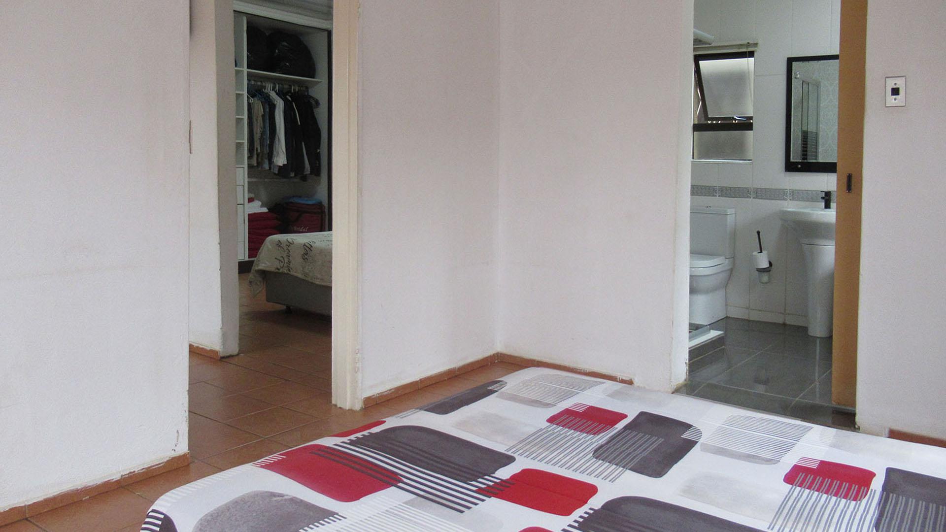 Main Bedroom - 14 square meters of property in Toekomsrus