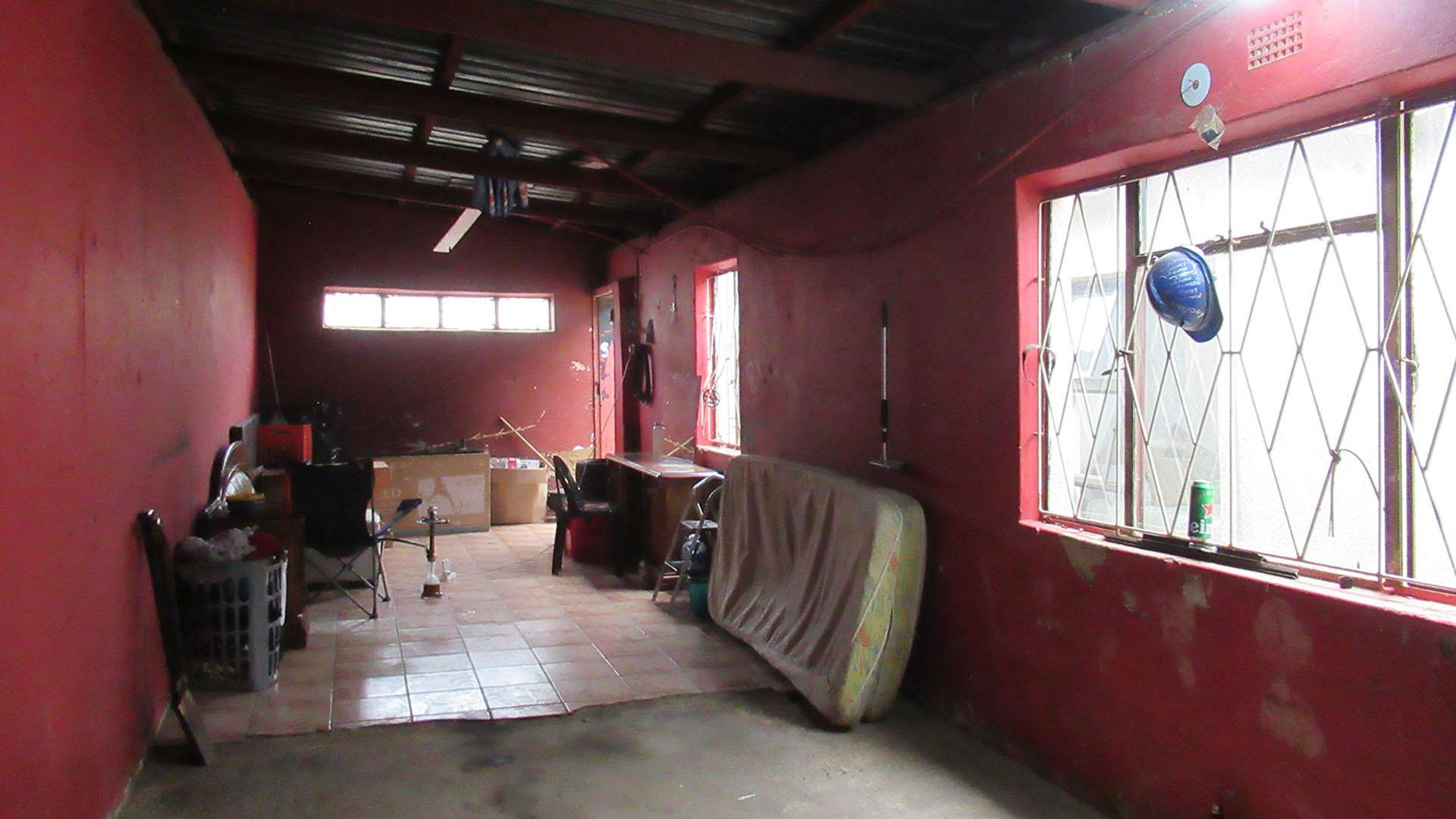 Garage - 35 square meters of property in Toekomsrus